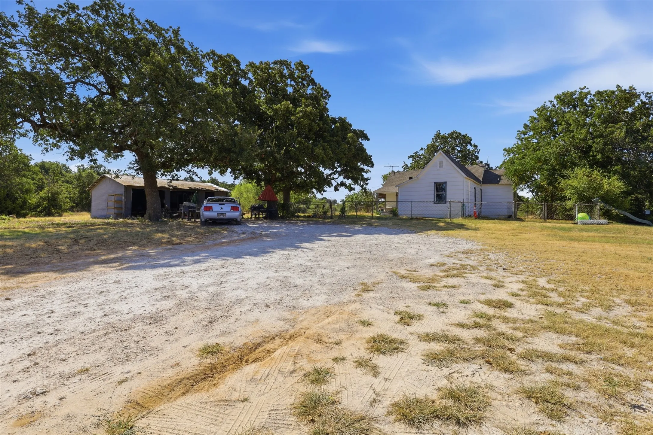 Single Family Residence For Sale in Johnson County , 1141 County Road 426, Cleburne, Texas 76031, 3 Bedroom, 2 Bathroom, 2 Garage spaces, 1,409 Sqft, built in 1972, Price $949,000, mls#21362786, Real Estate Agent in Cleburne, Homes For Sale in Johnson county, Homes For Sale in Cleburne, Realtor in Cleburne Texas, Real Estate Brokerage Independent Realty Texas, Luminita Cordes Realtor