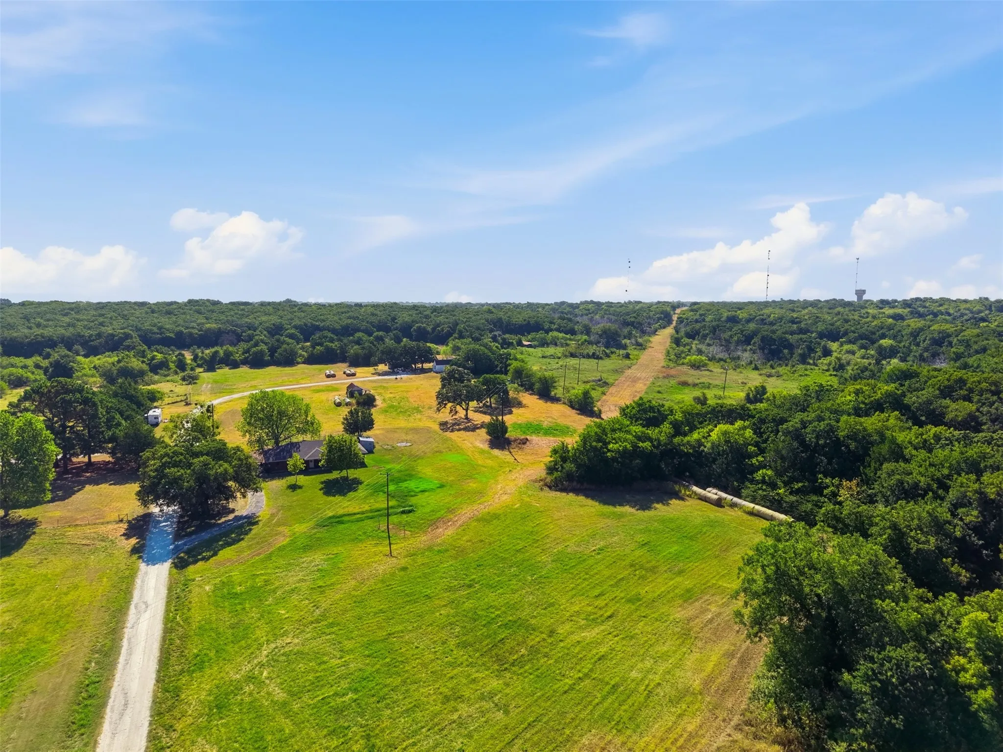Single Family Residence For Sale in Johnson County , 1141 County Road 426, Cleburne, Texas 76031, 3 Bedroom, 2 Bathroom, 2 Garage spaces, 1,409 Sqft, built in 1972, Price $949,000, mls#21362786, Real Estate Agent in Cleburne, Homes For Sale in Johnson county, Homes For Sale in Cleburne, Realtor in Cleburne Texas, Real Estate Brokerage Independent Realty Texas, Luminita Cordes Realtor