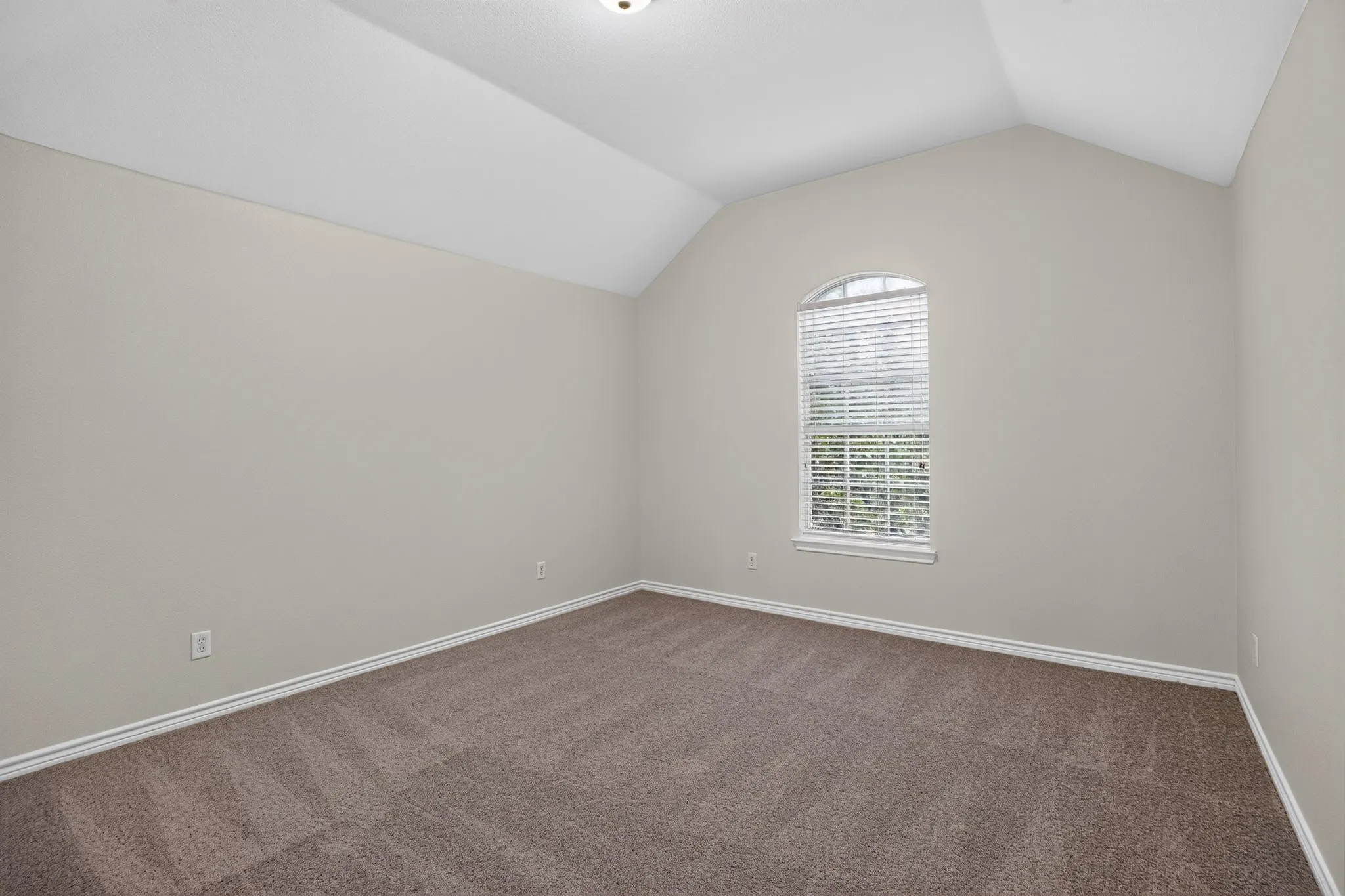 Single Family Residence For Sale in Tarrant County , 7405 Sweet Meadows Drive, Fort Worth, Texas 76123, 5 Bedroom, 4 Bathroom, 2 Garage spaces, 3,506 Sqft, built in 2001, mls#21362740, Real Estate Agent in Fort Worth, Homes For Sale in Tarrant county, Homes For Sale in Fort Worth, Realtor in Fort Worth Texas, Real Estate Brokerage Independent Realty Texas, Luminita Cordes Realtor