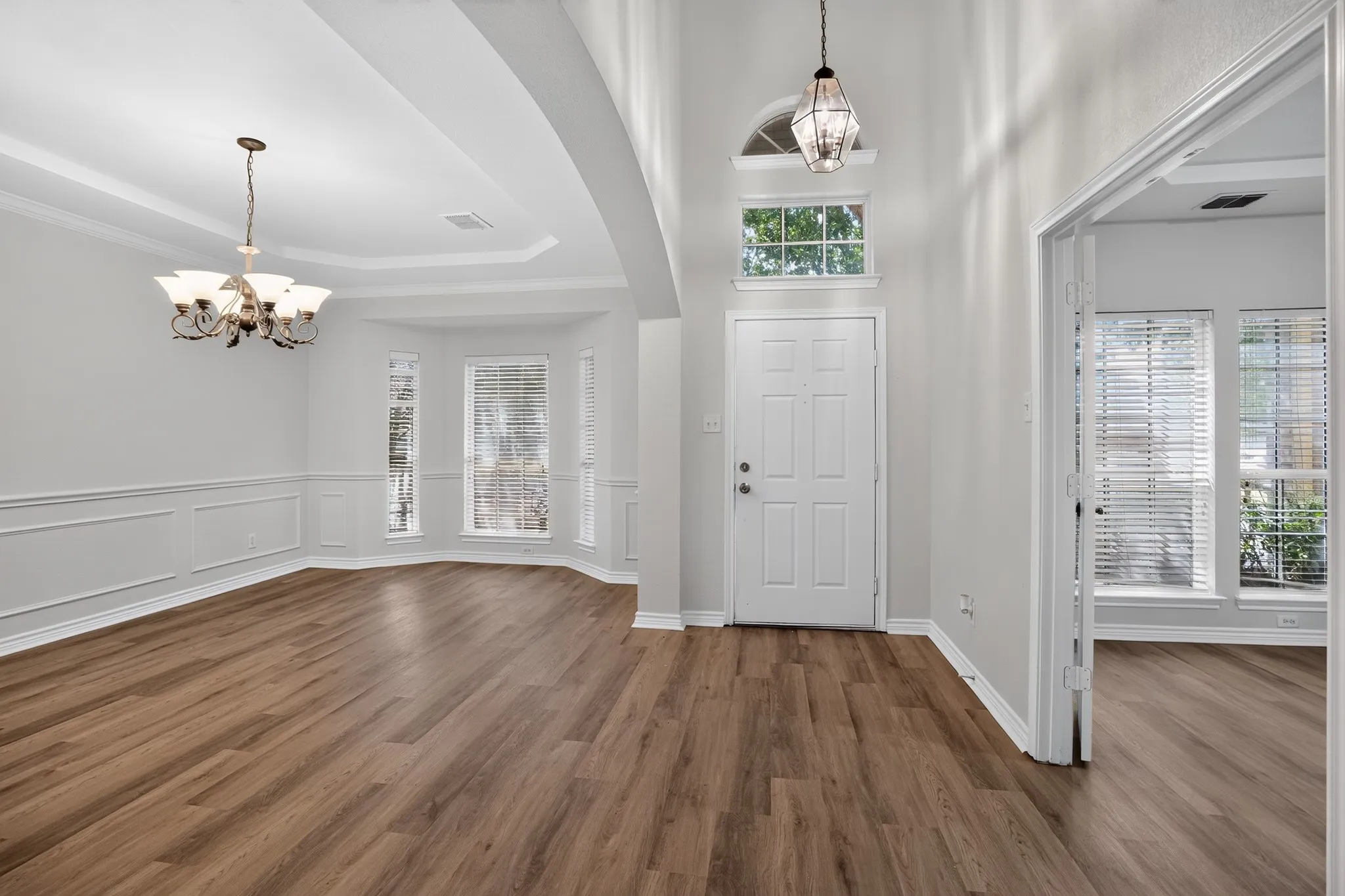 Single Family Residence For Sale in Tarrant County , 7405 Sweet Meadows Drive, Fort Worth, Texas 76123, 5 Bedroom, 4 Bathroom, 2 Garage spaces, 3,506 Sqft, built in 2001, mls#21362740, Real Estate Agent in Fort Worth, Homes For Sale in Tarrant county, Homes For Sale in Fort Worth, Realtor in Fort Worth Texas, Real Estate Brokerage Independent Realty Texas, Luminita Cordes Realtor