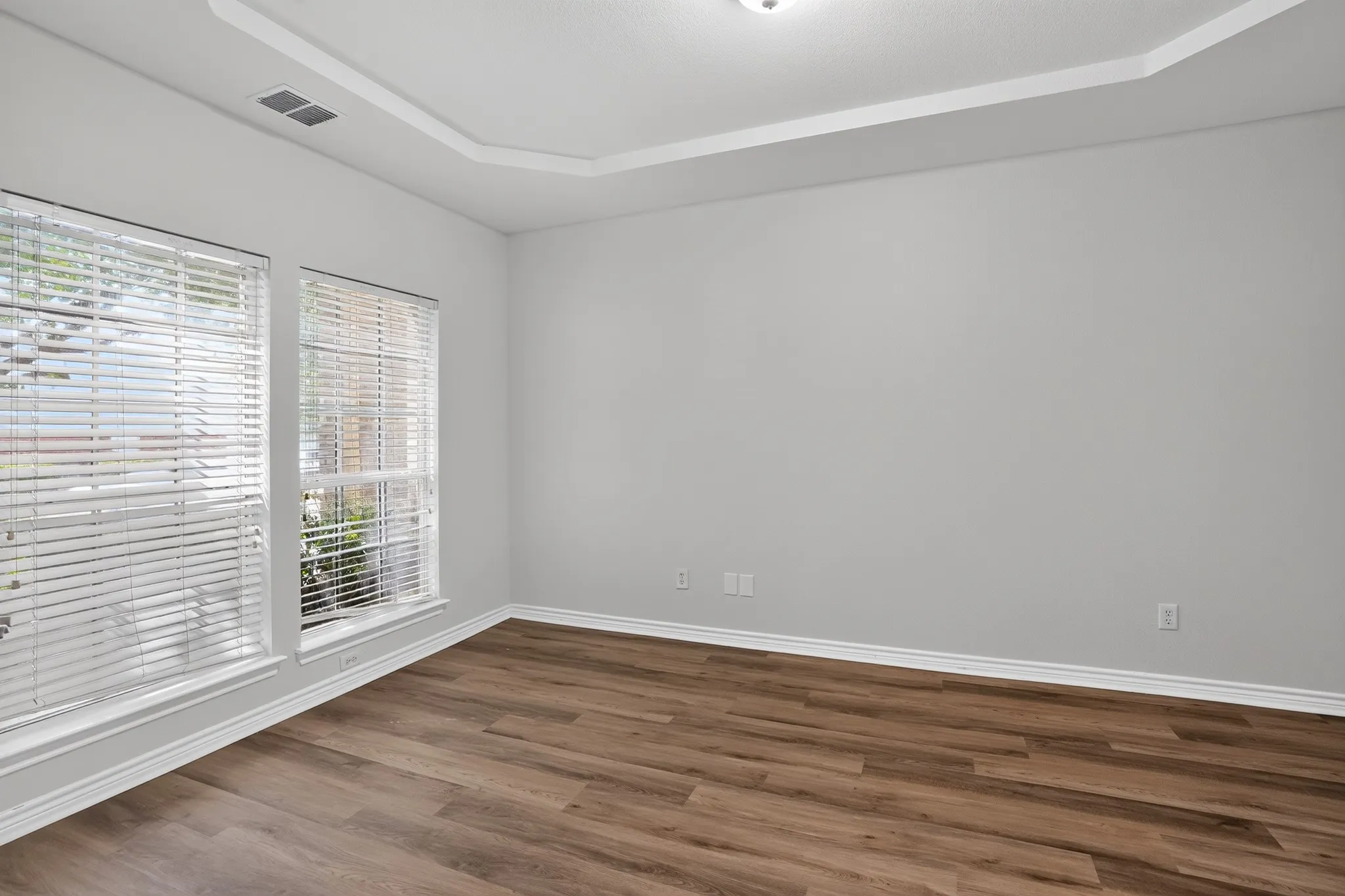 Single Family Residence For Sale in Tarrant County , 7405 Sweet Meadows Drive, Fort Worth, Texas 76123, 5 Bedroom, 4 Bathroom, 2 Garage spaces, 3,506 Sqft, built in 2001, mls#21362740, Real Estate Agent in Fort Worth, Homes For Sale in Tarrant county, Homes For Sale in Fort Worth, Realtor in Fort Worth Texas, Real Estate Brokerage Independent Realty Texas, Luminita Cordes Realtor
