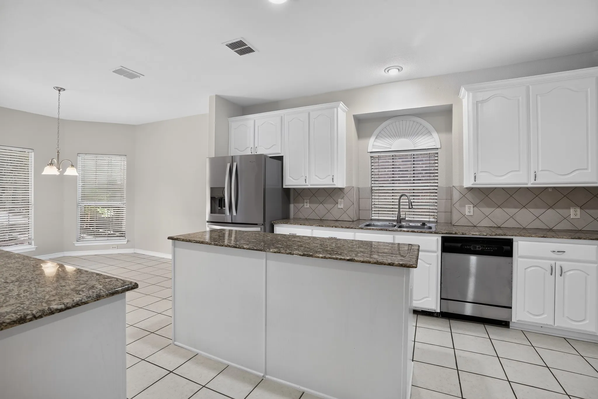Single Family Residence For Sale in Tarrant County , 7405 Sweet Meadows Drive, Fort Worth, Texas 76123, 5 Bedroom, 4 Bathroom, 2 Garage spaces, 3,506 Sqft, built in 2001, mls#21362740, Real Estate Agent in Fort Worth, Homes For Sale in Tarrant county, Homes For Sale in Fort Worth, Realtor in Fort Worth Texas, Real Estate Brokerage Independent Realty Texas, Luminita Cordes Realtor