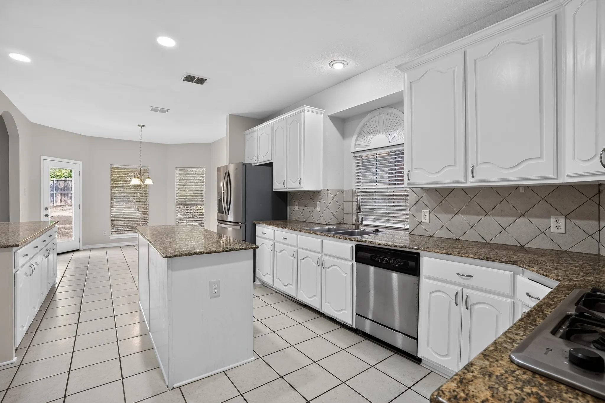 Single Family Residence For Sale in Tarrant County , 7405 Sweet Meadows Drive, Fort Worth, Texas 76123, 5 Bedroom, 4 Bathroom, 2 Garage spaces, 3,506 Sqft, built in 2001, mls#21362740, Real Estate Agent in Fort Worth, Homes For Sale in Tarrant county, Homes For Sale in Fort Worth, Realtor in Fort Worth Texas, Real Estate Brokerage Independent Realty Texas, Luminita Cordes Realtor