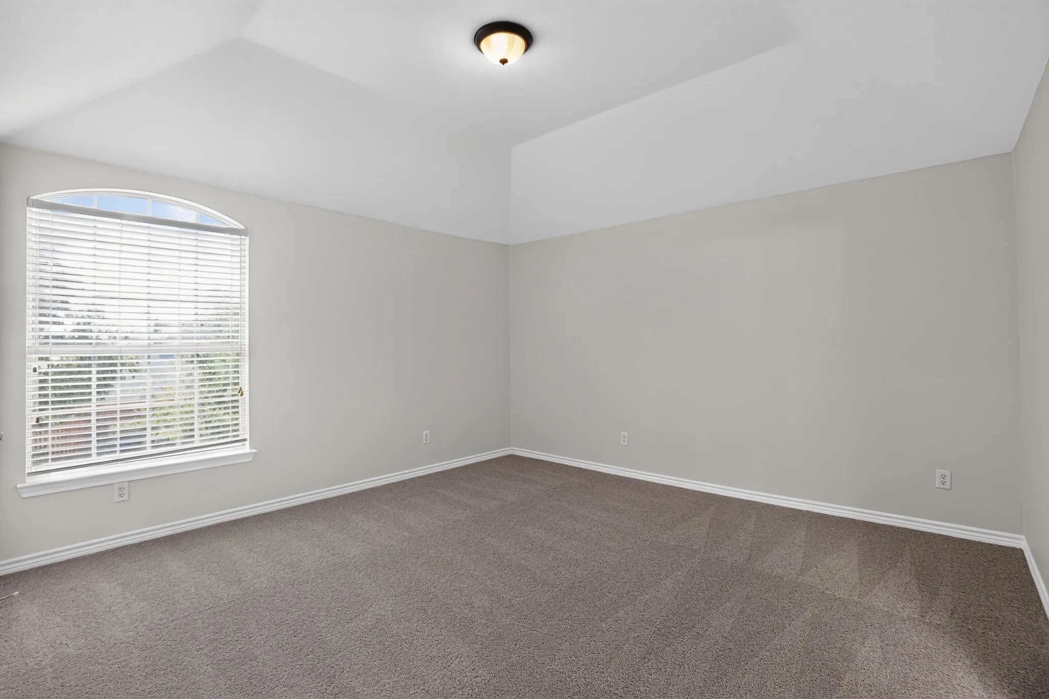 Single Family Residence For Sale in Tarrant County , 7405 Sweet Meadows Drive, Fort Worth, Texas 76123, 5 Bedroom, 4 Bathroom, 2 Garage spaces, 3,506 Sqft, built in 2001, mls#21362740, Real Estate Agent in Fort Worth, Homes For Sale in Tarrant county, Homes For Sale in Fort Worth, Realtor in Fort Worth Texas, Real Estate Brokerage Independent Realty Texas, Luminita Cordes Realtor