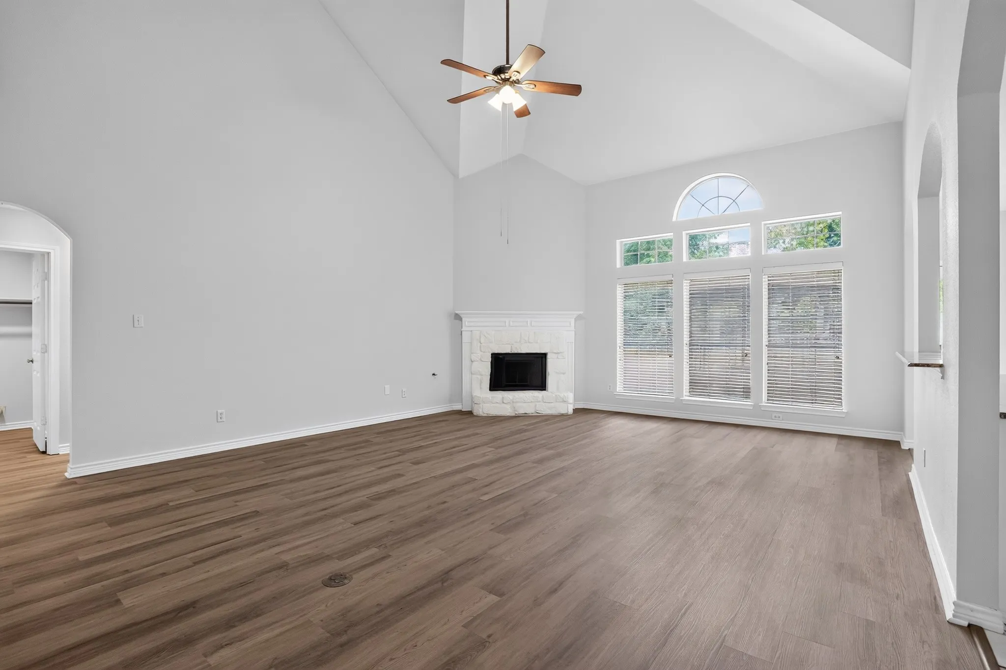 Single Family Residence For Sale in Tarrant County , 7405 Sweet Meadows Drive, Fort Worth, Texas 76123, 5 Bedroom, 4 Bathroom, 2 Garage spaces, 3,506 Sqft, built in 2001, mls#21362740, Real Estate Agent in Fort Worth, Homes For Sale in Tarrant county, Homes For Sale in Fort Worth, Realtor in Fort Worth Texas, Real Estate Brokerage Independent Realty Texas, Luminita Cordes Realtor