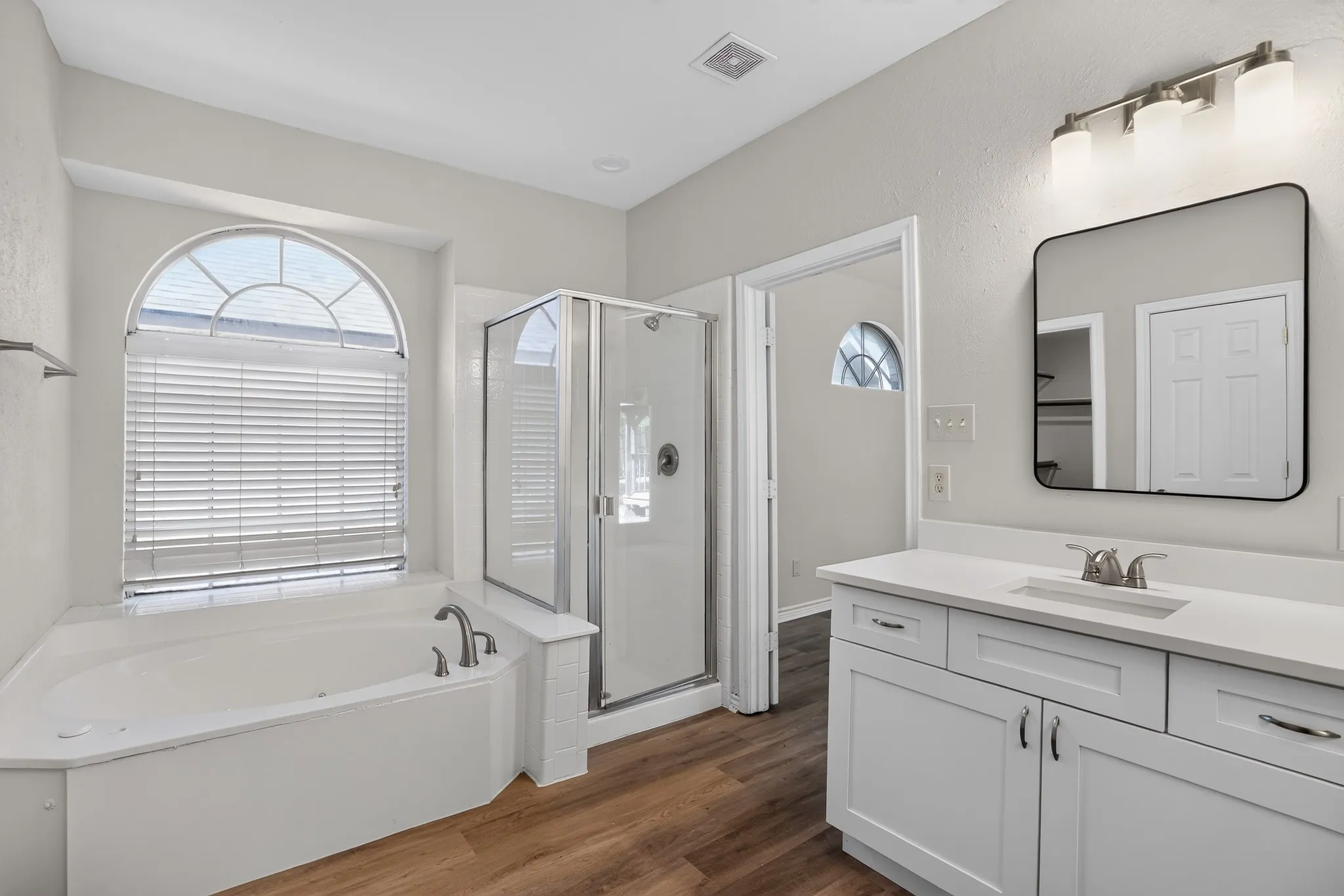 Single Family Residence For Sale in Tarrant County , 7405 Sweet Meadows Drive, Fort Worth, Texas 76123, 5 Bedroom, 4 Bathroom, 2 Garage spaces, 3,506 Sqft, built in 2001, mls#21362740, Real Estate Agent in Fort Worth, Homes For Sale in Tarrant county, Homes For Sale in Fort Worth, Realtor in Fort Worth Texas, Real Estate Brokerage Independent Realty Texas, Luminita Cordes Realtor