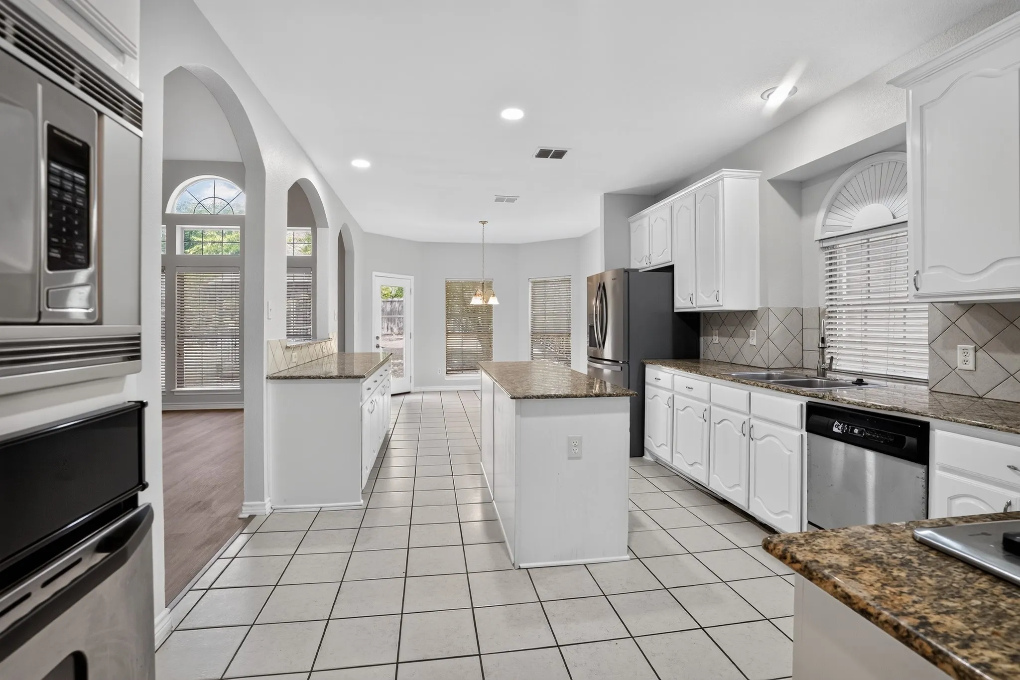 Single Family Residence For Sale in Tarrant County , 7405 Sweet Meadows Drive, Fort Worth, Texas 76123, 5 Bedroom, 4 Bathroom, 2 Garage spaces, 3,506 Sqft, built in 2001, mls#21362740, Real Estate Agent in Fort Worth, Homes For Sale in Tarrant county, Homes For Sale in Fort Worth, Realtor in Fort Worth Texas, Real Estate Brokerage Independent Realty Texas, Luminita Cordes Realtor