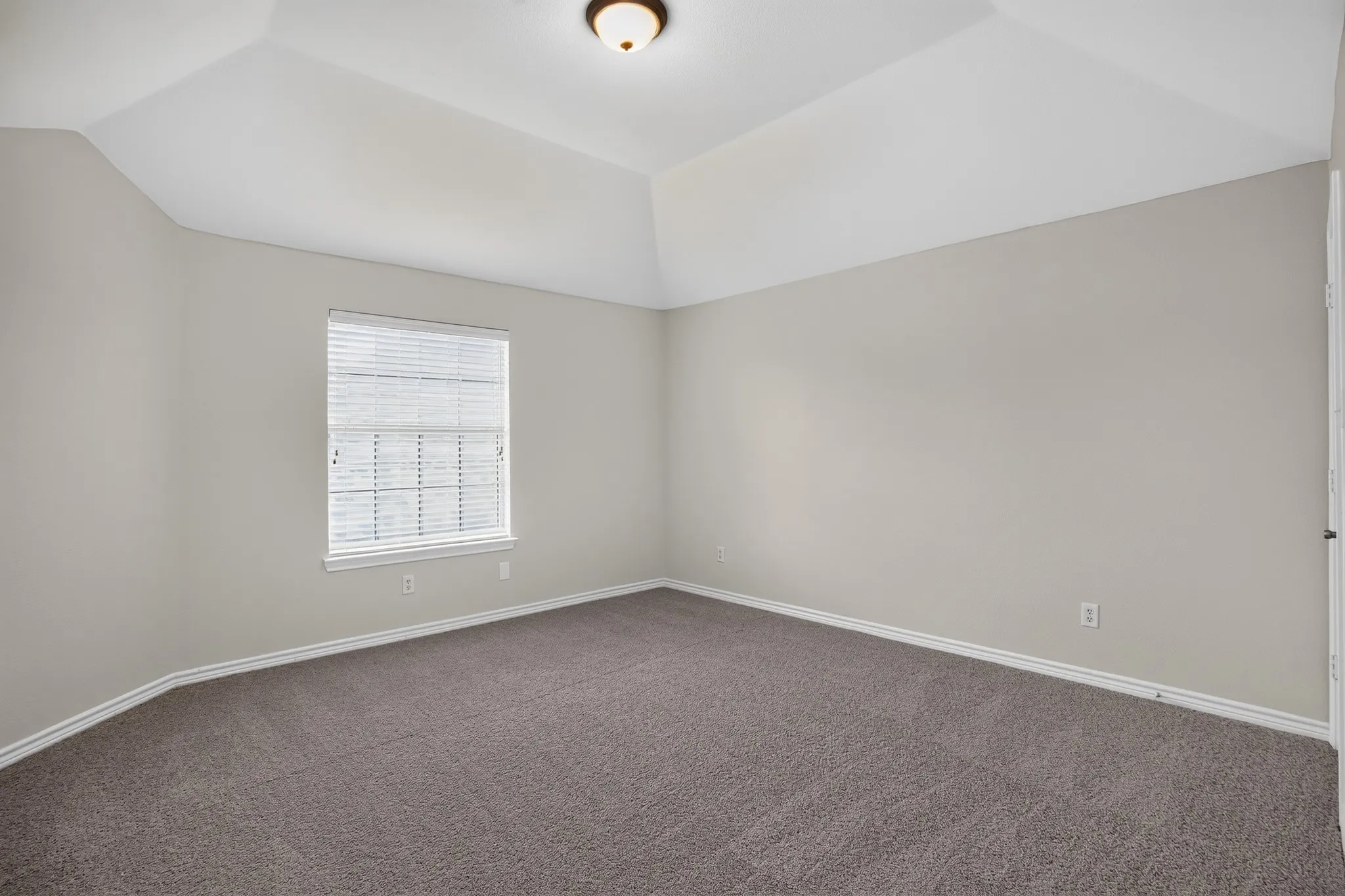 Single Family Residence For Sale in Tarrant County , 7405 Sweet Meadows Drive, Fort Worth, Texas 76123, 5 Bedroom, 4 Bathroom, 2 Garage spaces, 3,506 Sqft, built in 2001, mls#21362740, Real Estate Agent in Fort Worth, Homes For Sale in Tarrant county, Homes For Sale in Fort Worth, Realtor in Fort Worth Texas, Real Estate Brokerage Independent Realty Texas, Luminita Cordes Realtor
