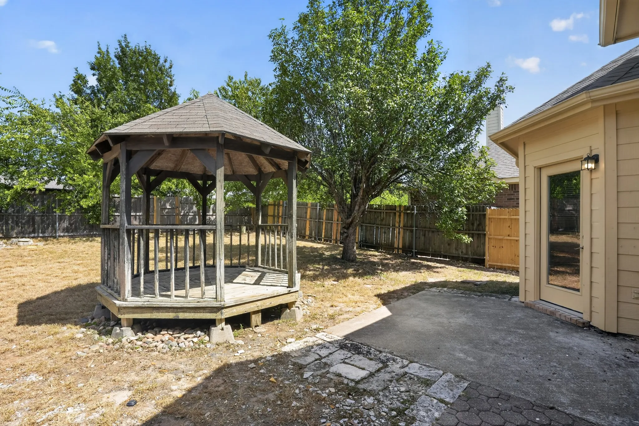 Single Family Residence For Sale in Tarrant County , 7405 Sweet Meadows Drive, Fort Worth, Texas 76123, 5 Bedroom, 4 Bathroom, 2 Garage spaces, 3,506 Sqft, built in 2001, mls#21362740, Real Estate Agent in Fort Worth, Homes For Sale in Tarrant county, Homes For Sale in Fort Worth, Realtor in Fort Worth Texas, Real Estate Brokerage Independent Realty Texas, Luminita Cordes Realtor