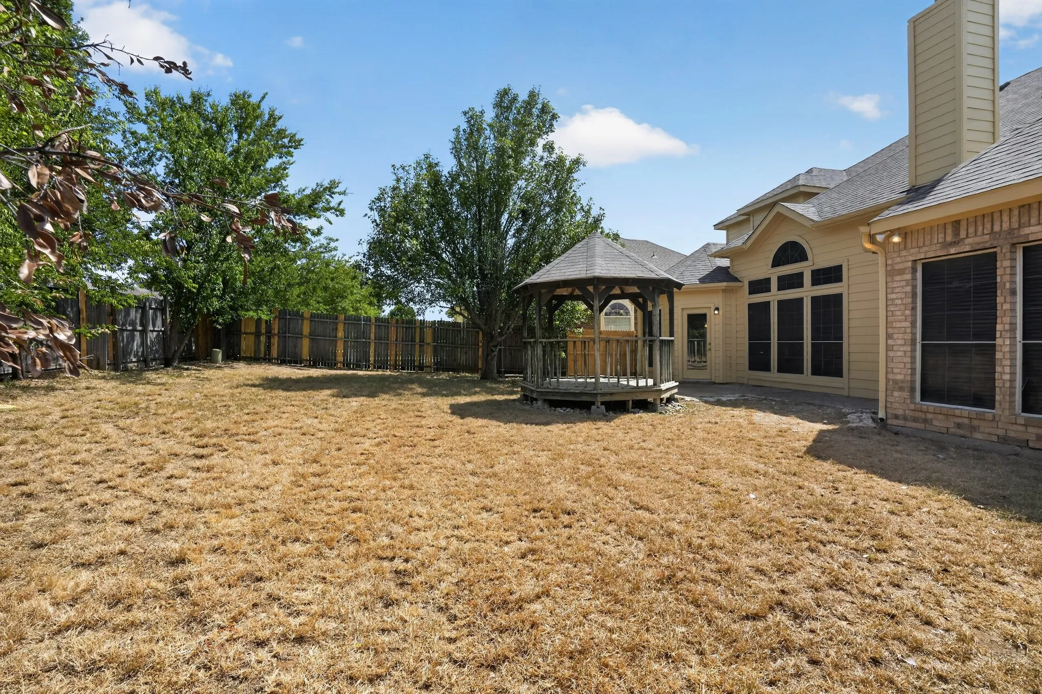 Single Family Residence For Sale in Tarrant County , 7405 Sweet Meadows Drive, Fort Worth, Texas 76123, 5 Bedroom, 4 Bathroom, 2 Garage spaces, 3,506 Sqft, built in 2001, mls#21362740, Real Estate Agent in Fort Worth, Homes For Sale in Tarrant county, Homes For Sale in Fort Worth, Realtor in Fort Worth Texas, Real Estate Brokerage Independent Realty Texas, Luminita Cordes Realtor
