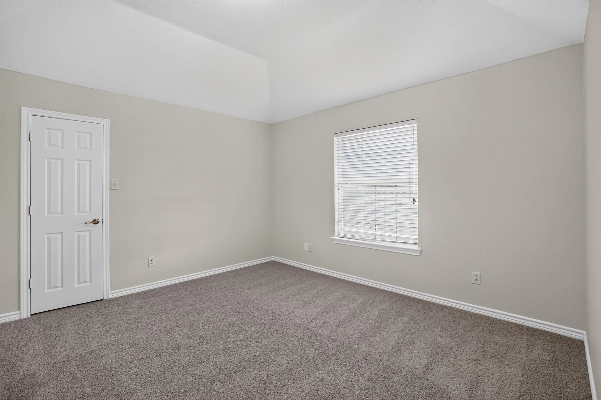 Single Family Residence For Sale in Tarrant County , 7405 Sweet Meadows Drive, Fort Worth, Texas 76123, 5 Bedroom, 4 Bathroom, 2 Garage spaces, 3,506 Sqft, built in 2001, mls#21362740, Real Estate Agent in Fort Worth, Homes For Sale in Tarrant county, Homes For Sale in Fort Worth, Realtor in Fort Worth Texas, Real Estate Brokerage Independent Realty Texas, Luminita Cordes Realtor