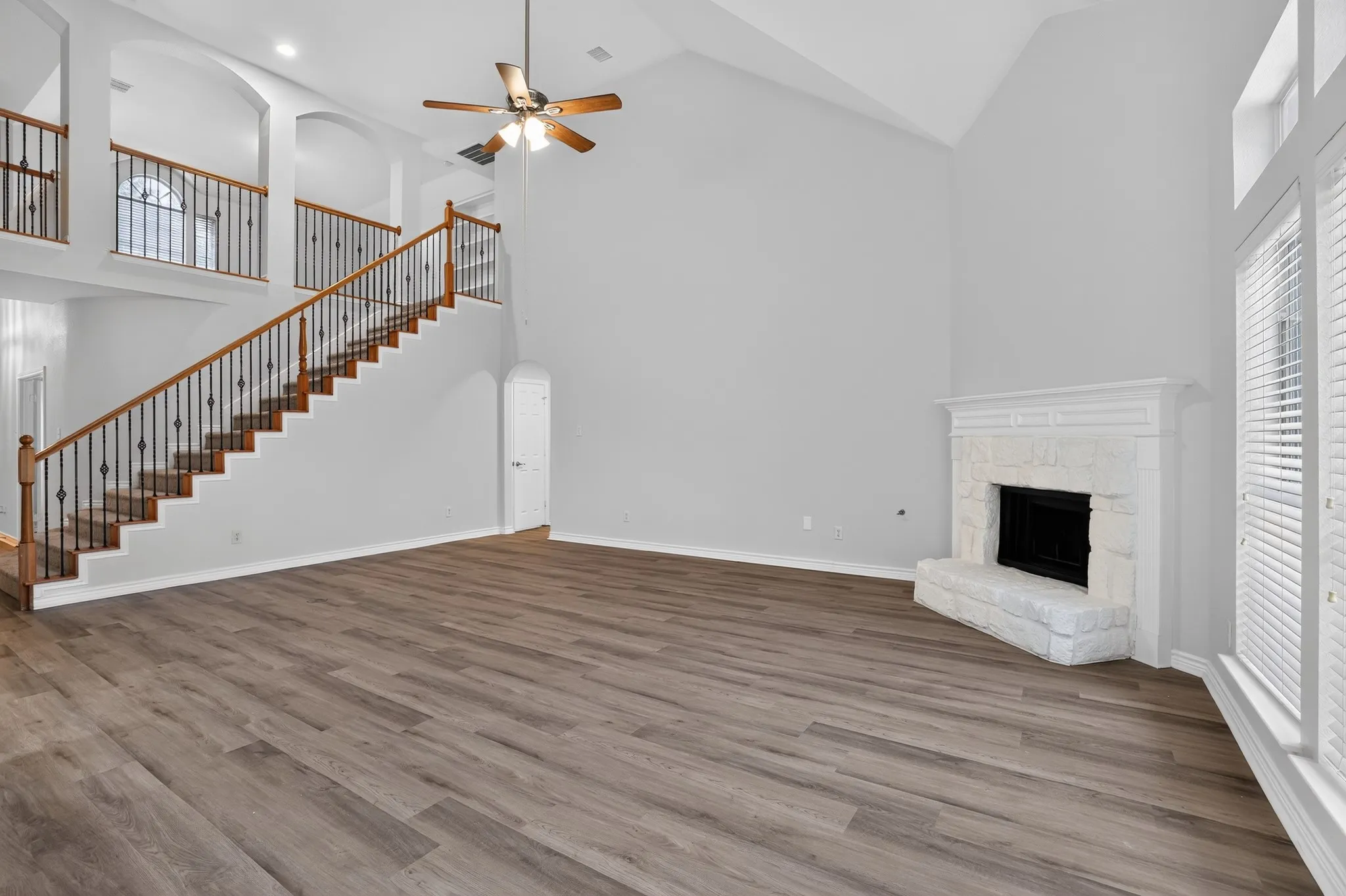 Single Family Residence For Sale in Tarrant County , 7405 Sweet Meadows Drive, Fort Worth, Texas 76123, 5 Bedroom, 4 Bathroom, 2 Garage spaces, 3,506 Sqft, built in 2001, mls#21362740, Real Estate Agent in Fort Worth, Homes For Sale in Tarrant county, Homes For Sale in Fort Worth, Realtor in Fort Worth Texas, Real Estate Brokerage Independent Realty Texas, Luminita Cordes Realtor