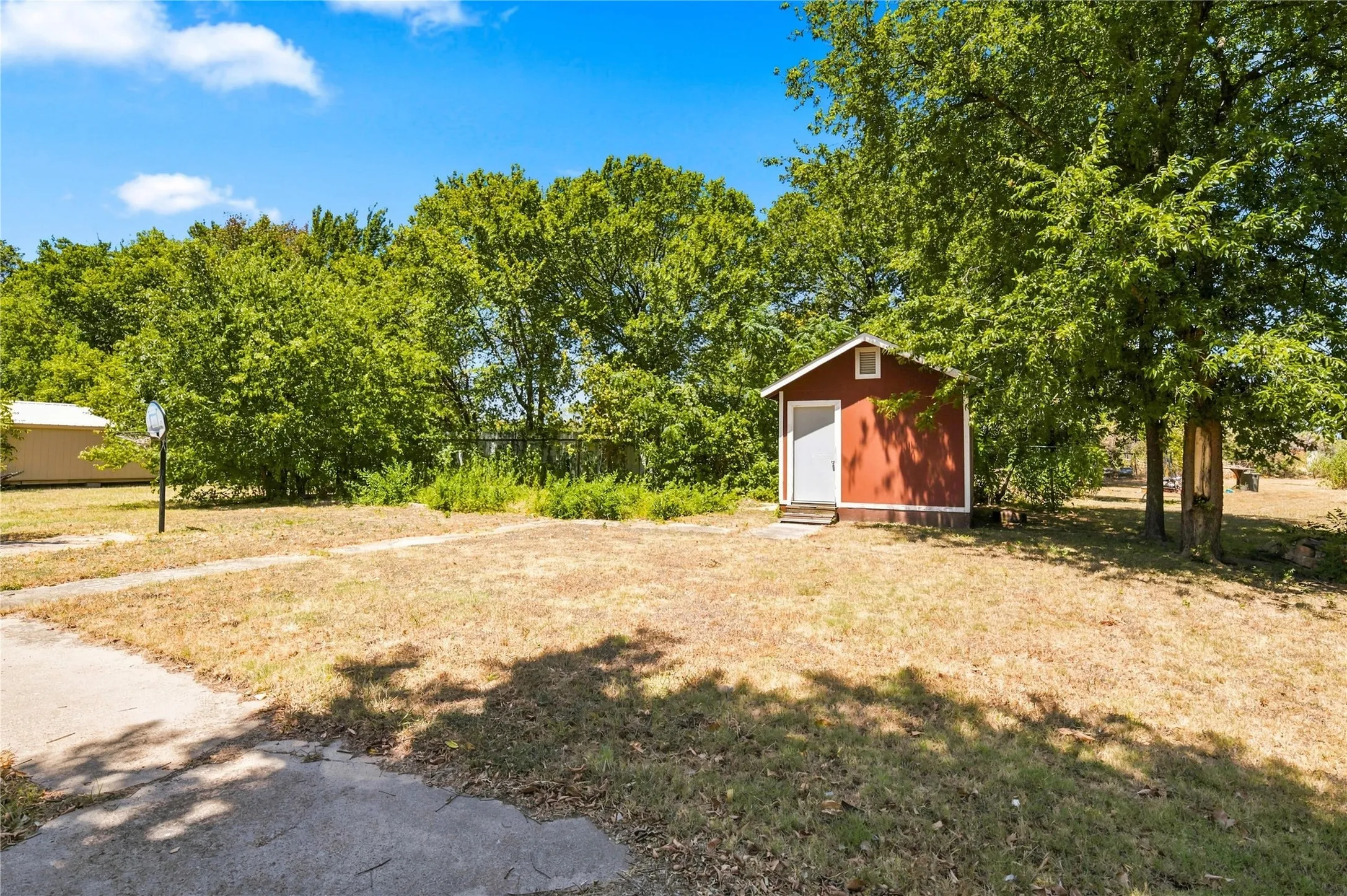 Single Family Residence For Sale in Mc Lennan County , 1818 WILLIS Lane, Bellmead, Texas 76704, 2 Bedroom, 2 Bathroom, Garage spaces, 1,200 Sqft, built in 1983, Price $160,000, mls#21362746, Real Estate Agent in Bellmead, Homes For Sale in Mc Lennan county, Homes For Sale in Bellmead, Realtor in Bellmead Texas, Real Estate Brokerage Independent Realty Texas, Luminita Cordes Realtor