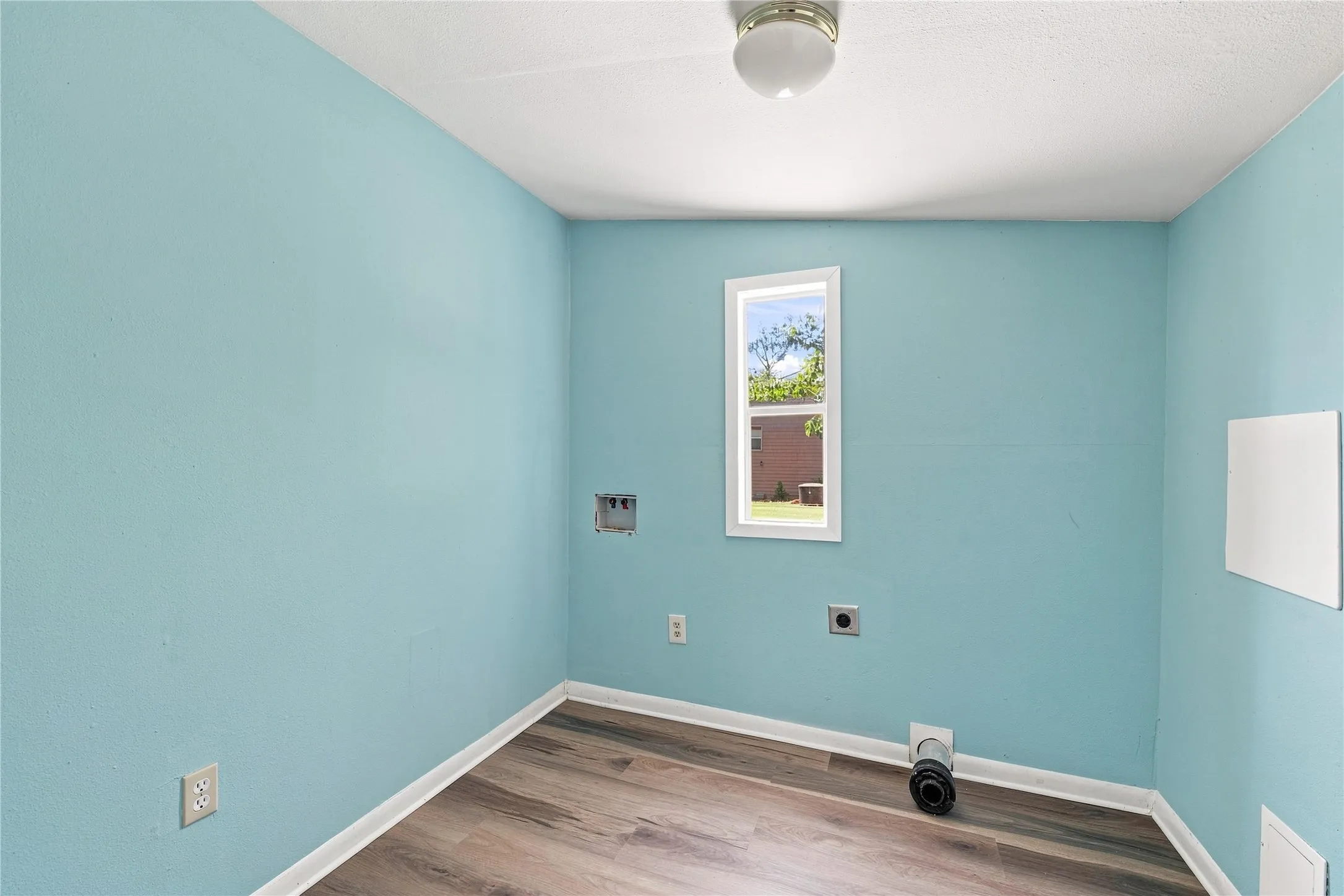 Single Family Residence For Sale in Mc Lennan County , 1818 WILLIS Lane, Bellmead, Texas 76704, 2 Bedroom, 2 Bathroom, Garage spaces, 1,200 Sqft, built in 1983, Price $160,000, mls#21362746, Real Estate Agent in Bellmead, Homes For Sale in Mc Lennan county, Homes For Sale in Bellmead, Realtor in Bellmead Texas, Real Estate Brokerage Independent Realty Texas, Luminita Cordes Realtor