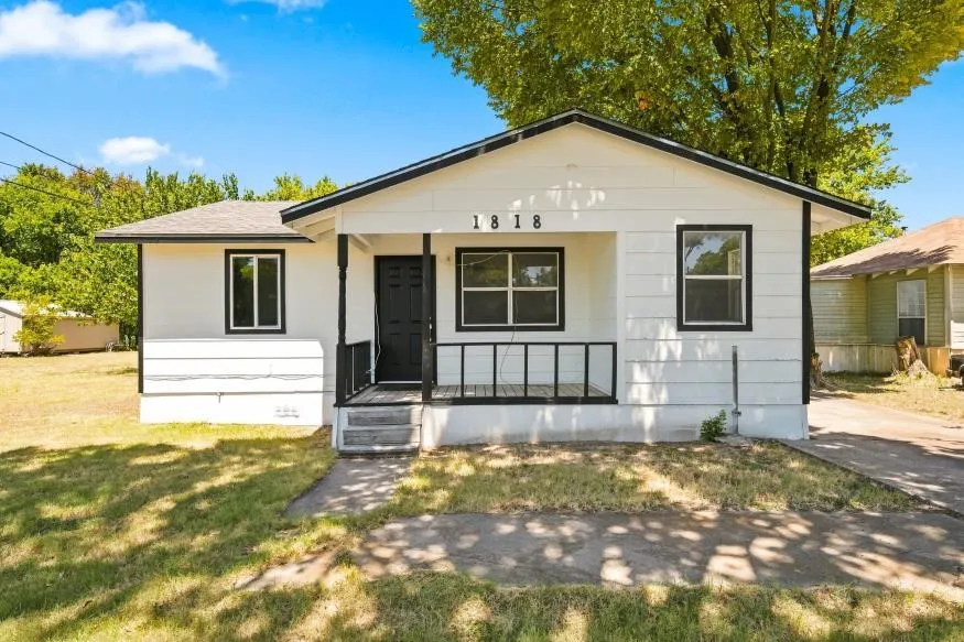 Single Family Residence For Sale in Mc Lennan County , 1818 WILLIS Lane, Bellmead, Texas 76704, 2 Bedroom, 2 Bathroom, Garage spaces, 1,200 Sqft, built in 1983, Price $160,000, mls#21362746, Real Estate Agent in Bellmead, Homes For Sale in Mc Lennan county, Homes For Sale in Bellmead, Realtor in Bellmead Texas, Real Estate Brokerage Independent Realty Texas, Luminita Cordes Realtor