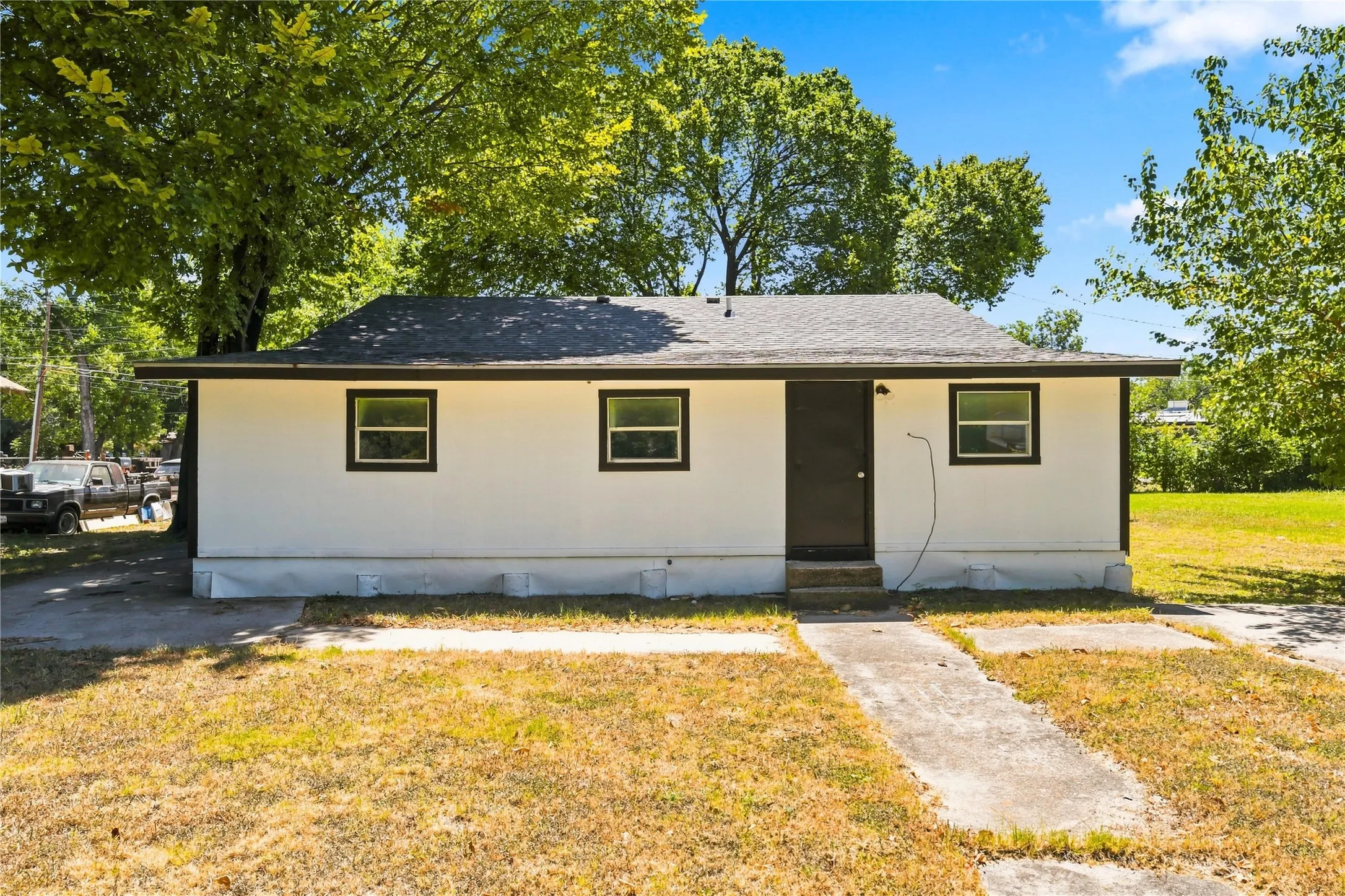 Single Family Residence For Sale in Mc Lennan County , 1818 WILLIS Lane, Bellmead, Texas 76704, 2 Bedroom, 2 Bathroom, Garage spaces, 1,200 Sqft, built in 1983, Price $160,000, mls#21362746, Real Estate Agent in Bellmead, Homes For Sale in Mc Lennan county, Homes For Sale in Bellmead, Realtor in Bellmead Texas, Real Estate Brokerage Independent Realty Texas, Luminita Cordes Realtor