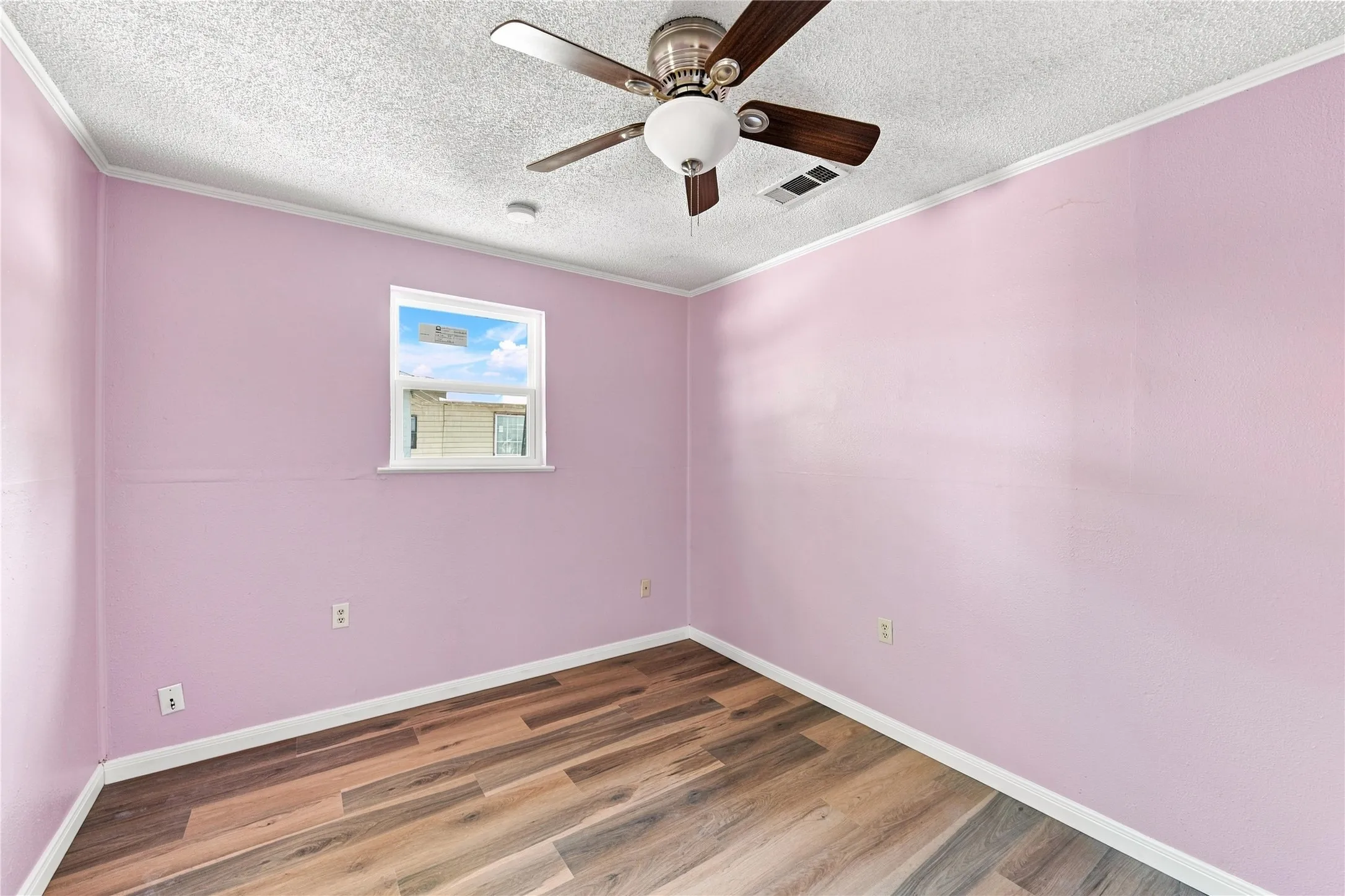 Single Family Residence For Sale in Mc Lennan County , 1818 WILLIS Lane, Bellmead, Texas 76704, 2 Bedroom, 2 Bathroom, Garage spaces, 1,200 Sqft, built in 1983, Price $160,000, mls#21362746, Real Estate Agent in Bellmead, Homes For Sale in Mc Lennan county, Homes For Sale in Bellmead, Realtor in Bellmead Texas, Real Estate Brokerage Independent Realty Texas, Luminita Cordes Realtor