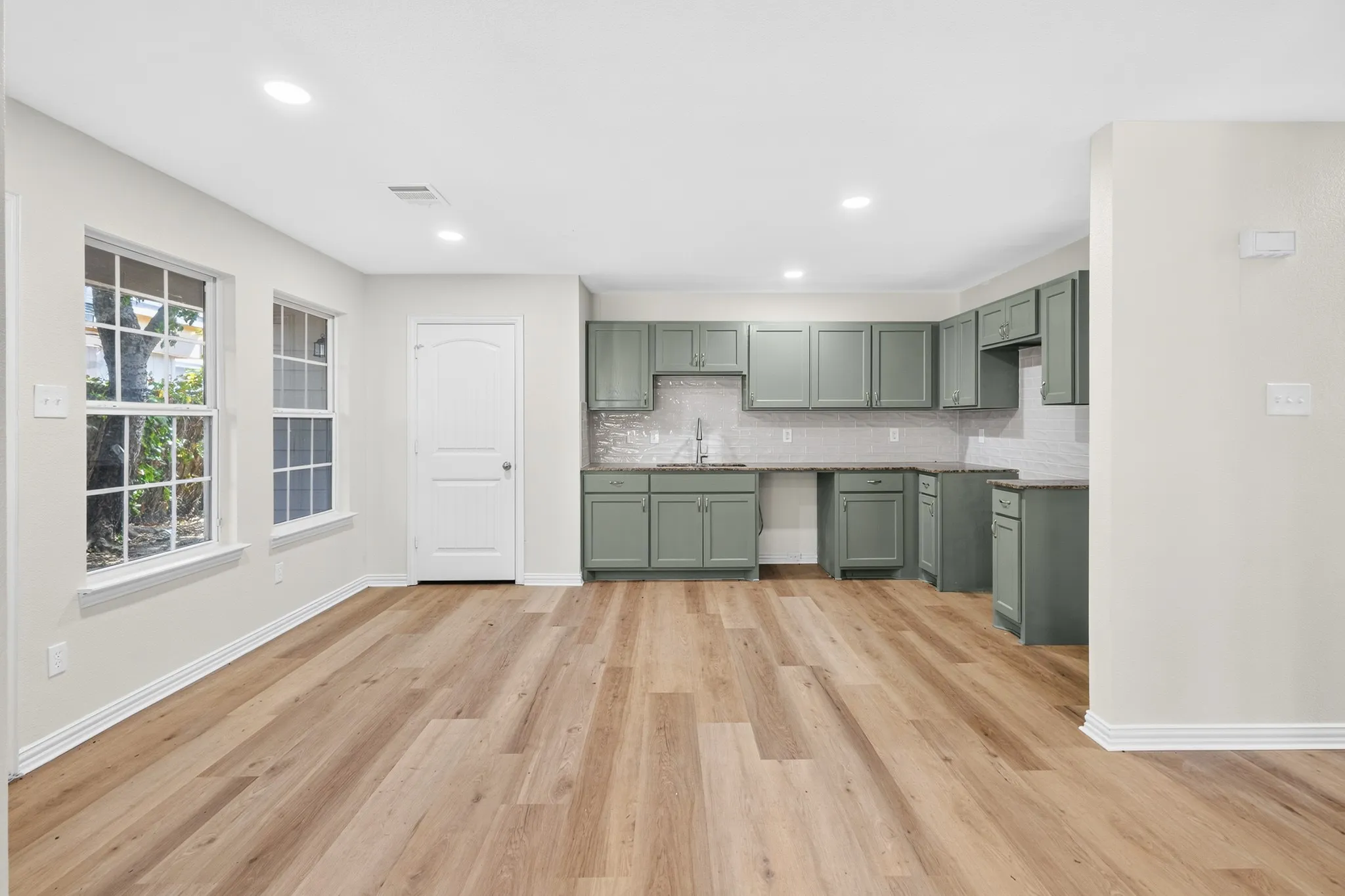 Single Family Residence For Sale in Dallas County , 4920 S Peachtree Road, Balch Springs, Texas 75180, 4 Bedroom, 2 Bathroom, 2 Garage spaces, 1,546 Sqft, built in 2017, mls#21362794, Real Estate Agent in Balch Springs, Homes For Sale in Dallas county, Homes For Sale in Balch Springs, Realtor in Balch Springs Texas, Real Estate Brokerage Independent Realty Texas, Luminita Cordes Realtor