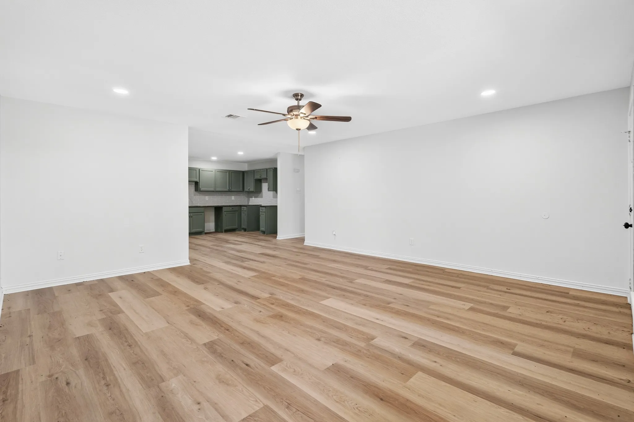 Single Family Residence For Sale in Dallas County , 4920 S Peachtree Road, Balch Springs, Texas 75180, 4 Bedroom, 2 Bathroom, 2 Garage spaces, 1,546 Sqft, built in 2017, mls#21362794, Real Estate Agent in Balch Springs, Homes For Sale in Dallas county, Homes For Sale in Balch Springs, Realtor in Balch Springs Texas, Real Estate Brokerage Independent Realty Texas, Luminita Cordes Realtor