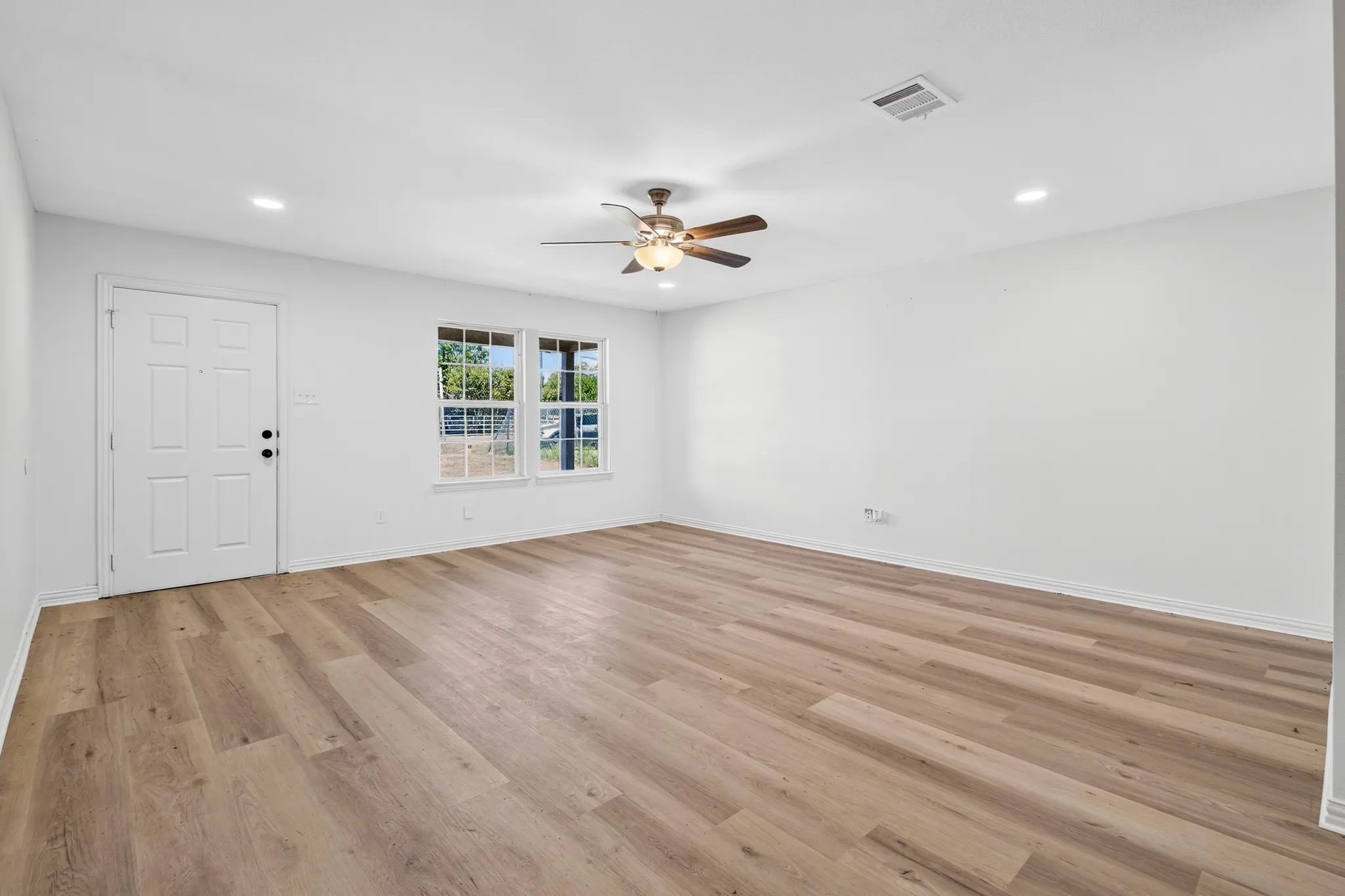 Single Family Residence For Sale in Dallas County , 4920 S Peachtree Road, Balch Springs, Texas 75180, 4 Bedroom, 2 Bathroom, 2 Garage spaces, 1,546 Sqft, built in 2017, mls#21362794, Real Estate Agent in Balch Springs, Homes For Sale in Dallas county, Homes For Sale in Balch Springs, Realtor in Balch Springs Texas, Real Estate Brokerage Independent Realty Texas, Luminita Cordes Realtor