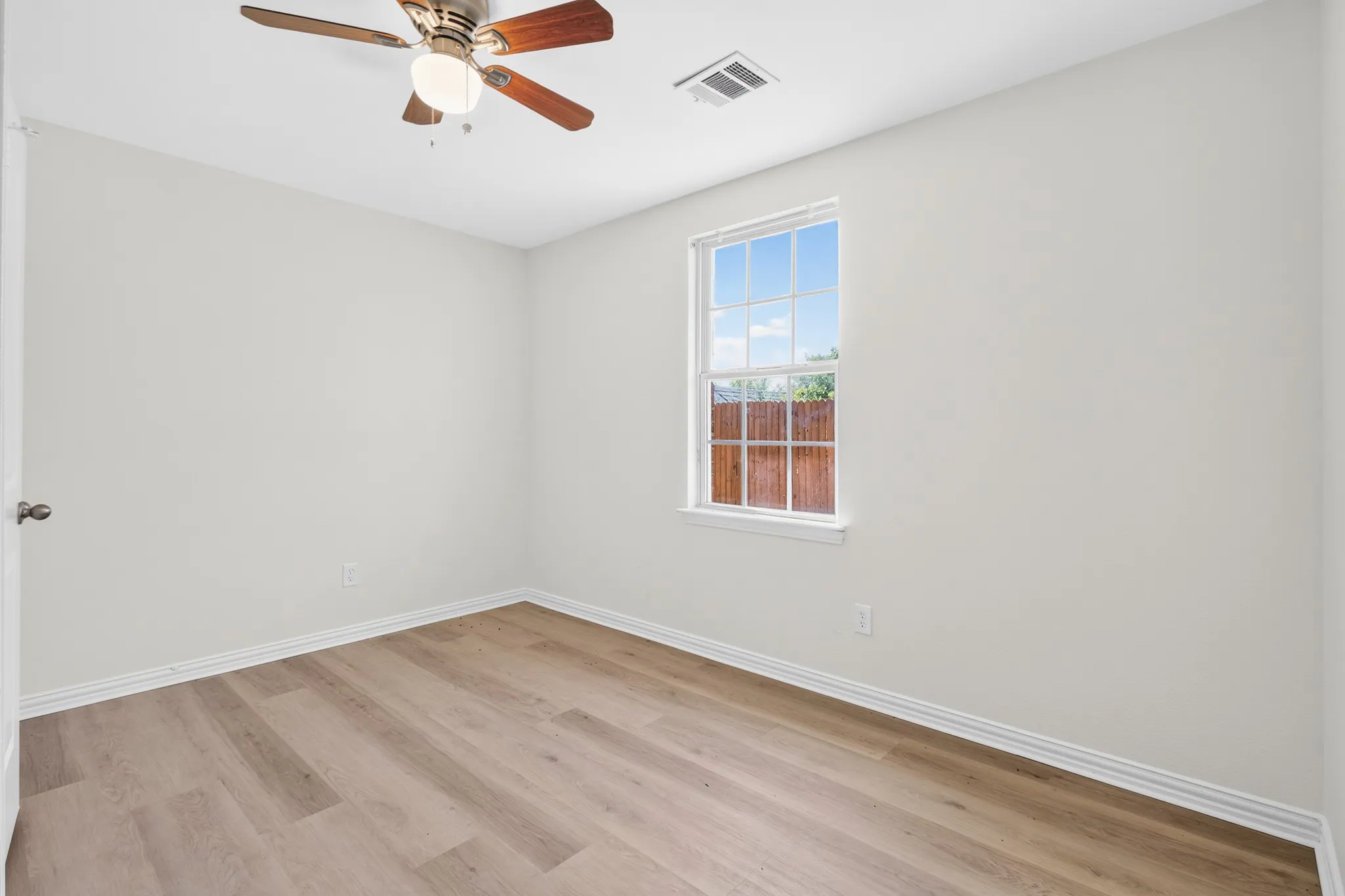 Single Family Residence For Sale in Dallas County , 4920 S Peachtree Road, Balch Springs, Texas 75180, 4 Bedroom, 2 Bathroom, 2 Garage spaces, 1,546 Sqft, built in 2017, mls#21362794, Real Estate Agent in Balch Springs, Homes For Sale in Dallas county, Homes For Sale in Balch Springs, Realtor in Balch Springs Texas, Real Estate Brokerage Independent Realty Texas, Luminita Cordes Realtor
