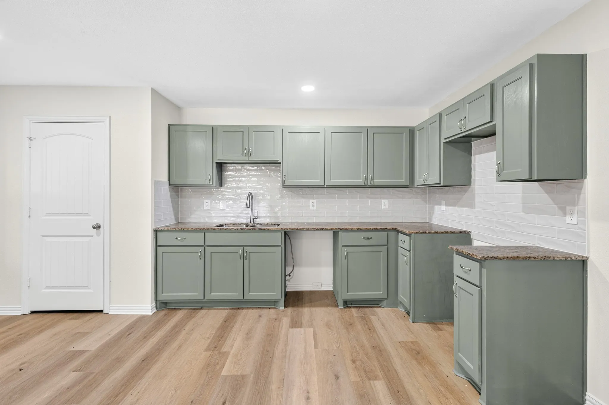 Single Family Residence For Sale in Dallas County , 4920 S Peachtree Road, Balch Springs, Texas 75180, 4 Bedroom, 2 Bathroom, 2 Garage spaces, 1,546 Sqft, built in 2017, mls#21362794, Real Estate Agent in Balch Springs, Homes For Sale in Dallas county, Homes For Sale in Balch Springs, Realtor in Balch Springs Texas, Real Estate Brokerage Independent Realty Texas, Luminita Cordes Realtor