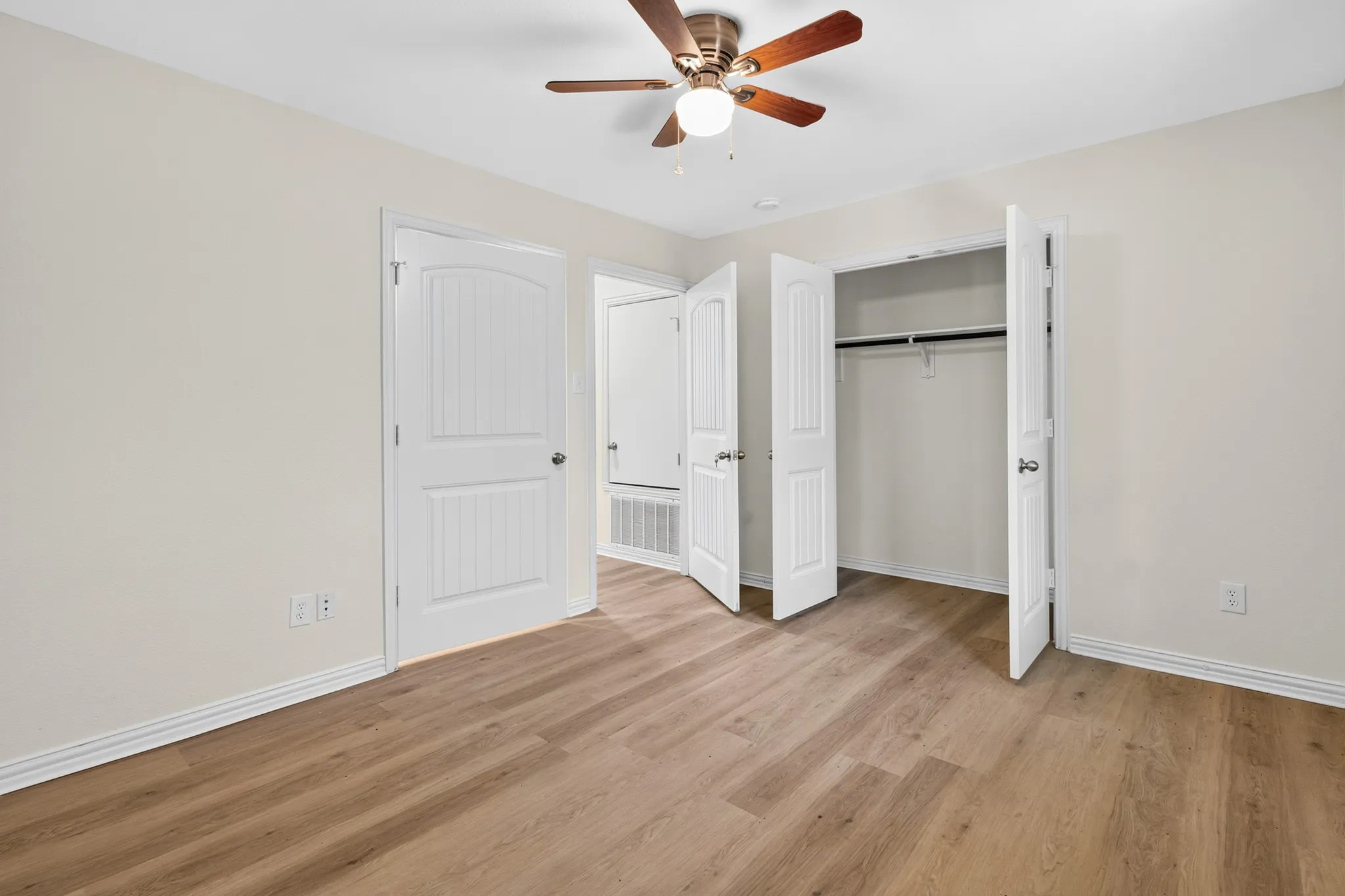 Single Family Residence For Sale in Dallas County , 4920 S Peachtree Road, Balch Springs, Texas 75180, 4 Bedroom, 2 Bathroom, 2 Garage spaces, 1,546 Sqft, built in 2017, mls#21362794, Real Estate Agent in Balch Springs, Homes For Sale in Dallas county, Homes For Sale in Balch Springs, Realtor in Balch Springs Texas, Real Estate Brokerage Independent Realty Texas, Luminita Cordes Realtor
