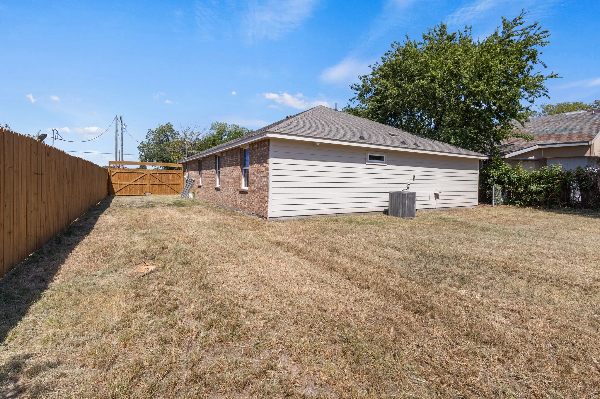 Single Family Residence For Sale in Dallas County , 4920 S Peachtree Road, Balch Springs, Texas 75180, 4 Bedroom, 2 Bathroom, 2 Garage spaces, 1,546 Sqft, built in 2017, mls#21362794, Real Estate Agent in Balch Springs, Homes For Sale in Dallas county, Homes For Sale in Balch Springs, Realtor in Balch Springs Texas, Real Estate Brokerage Independent Realty Texas, Luminita Cordes Realtor