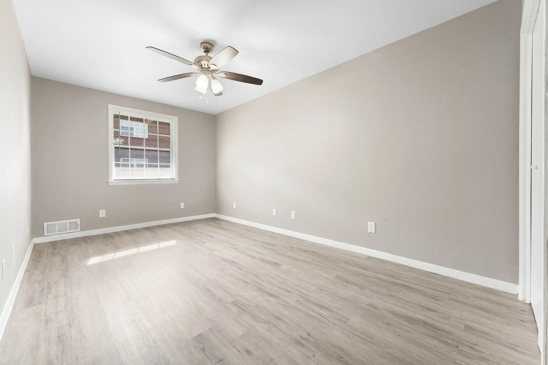 Apartment For Rent in Hunt County , 3430 Sockwell Boulevard 3452, Greenville, Texas 75401, 1 Bedroom, 1 Bathroom, Garage spaces, 780 Sqft, built in 1965, mls#21360147, Real Estate Agent in Greenville, Homes For Rent in Hunt county, Homes For Rent in Greenville, Realtor in Greenville Texas, Real Estate Brokerage Independent Realty Texas, Luminita Cordes Realtor
