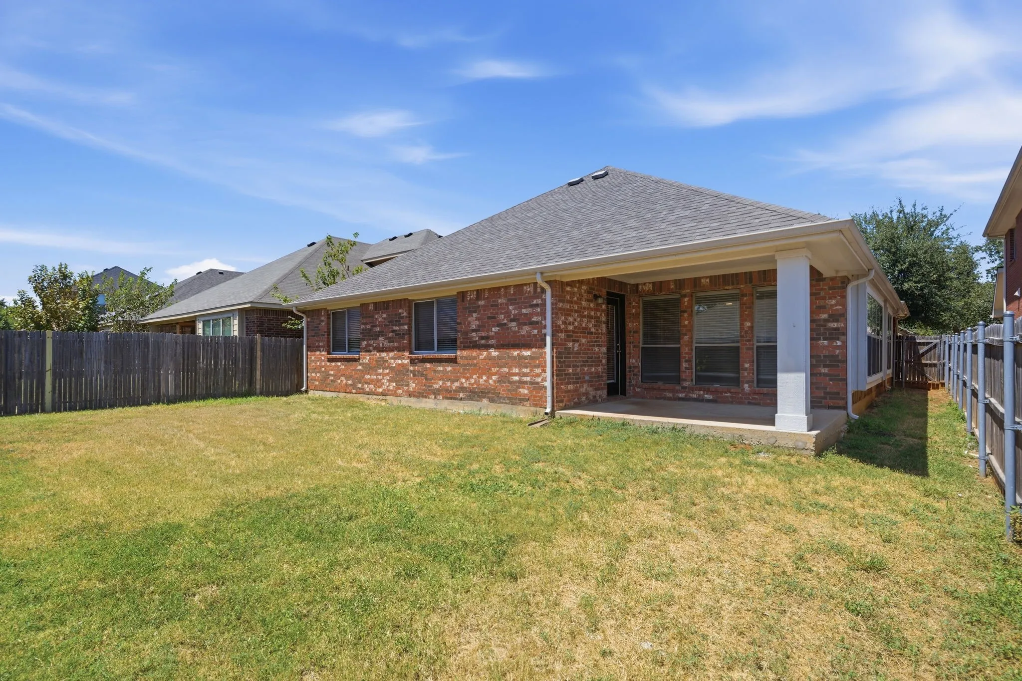 Single Family Residence For Sale in Tarrant County , 636 Brooks Street, Crowley, Texas 76036, 4 Bedroom, 2 Bathroom, 2 Garage spaces, 2,048 Sqft, built in 2006, mls#21359786, Real Estate Agent in Crowley, Homes For Sale in Tarrant county, Homes For Sale in Crowley, Realtor in Crowley Texas, Real Estate Brokerage Independent Realty Texas, Luminita Cordes Realtor