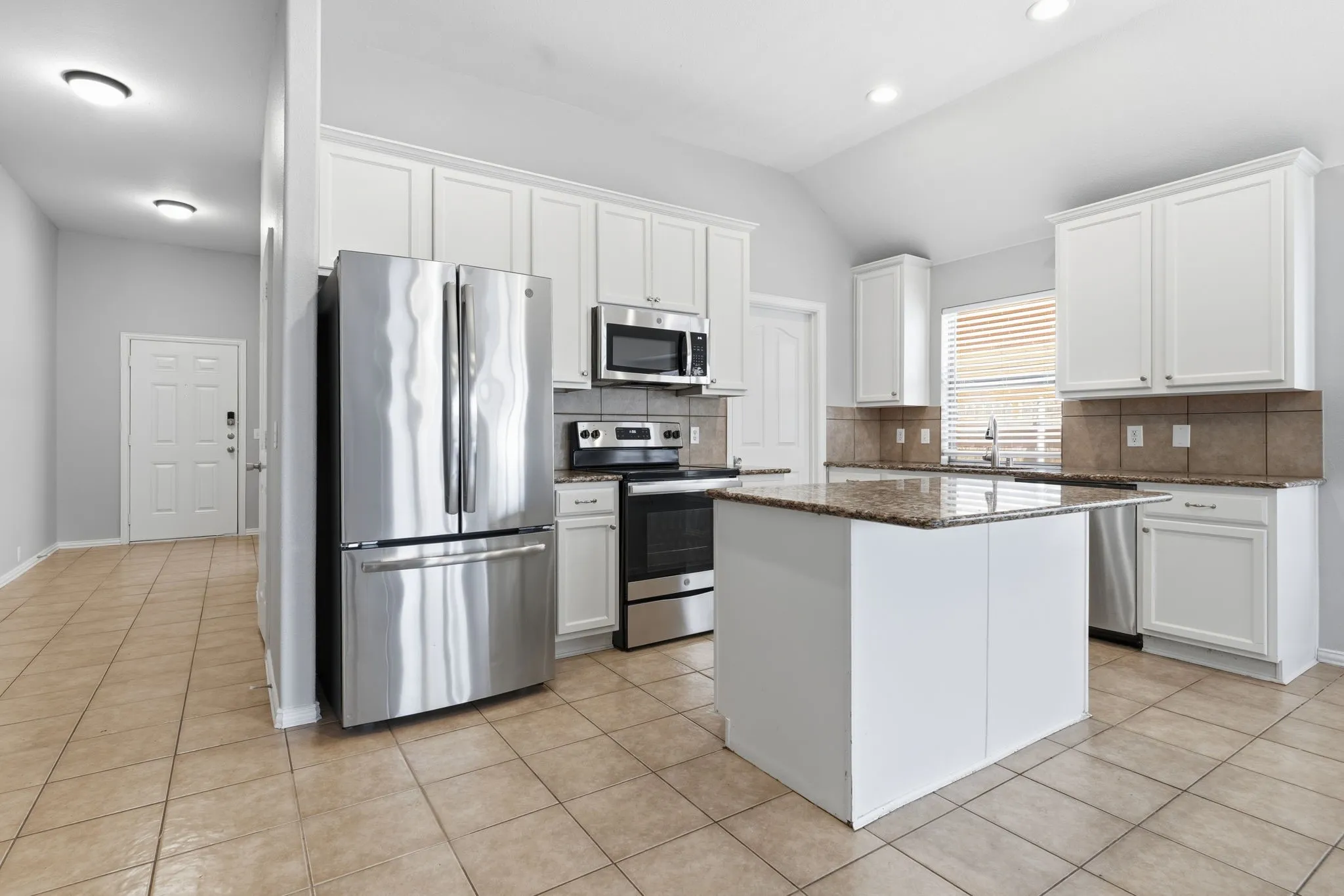 Single Family Residence For Sale in Tarrant County , 636 Brooks Street, Crowley, Texas 76036, 4 Bedroom, 2 Bathroom, 2 Garage spaces, 2,048 Sqft, built in 2006, mls#21359786, Real Estate Agent in Crowley, Homes For Sale in Tarrant county, Homes For Sale in Crowley, Realtor in Crowley Texas, Real Estate Brokerage Independent Realty Texas, Luminita Cordes Realtor