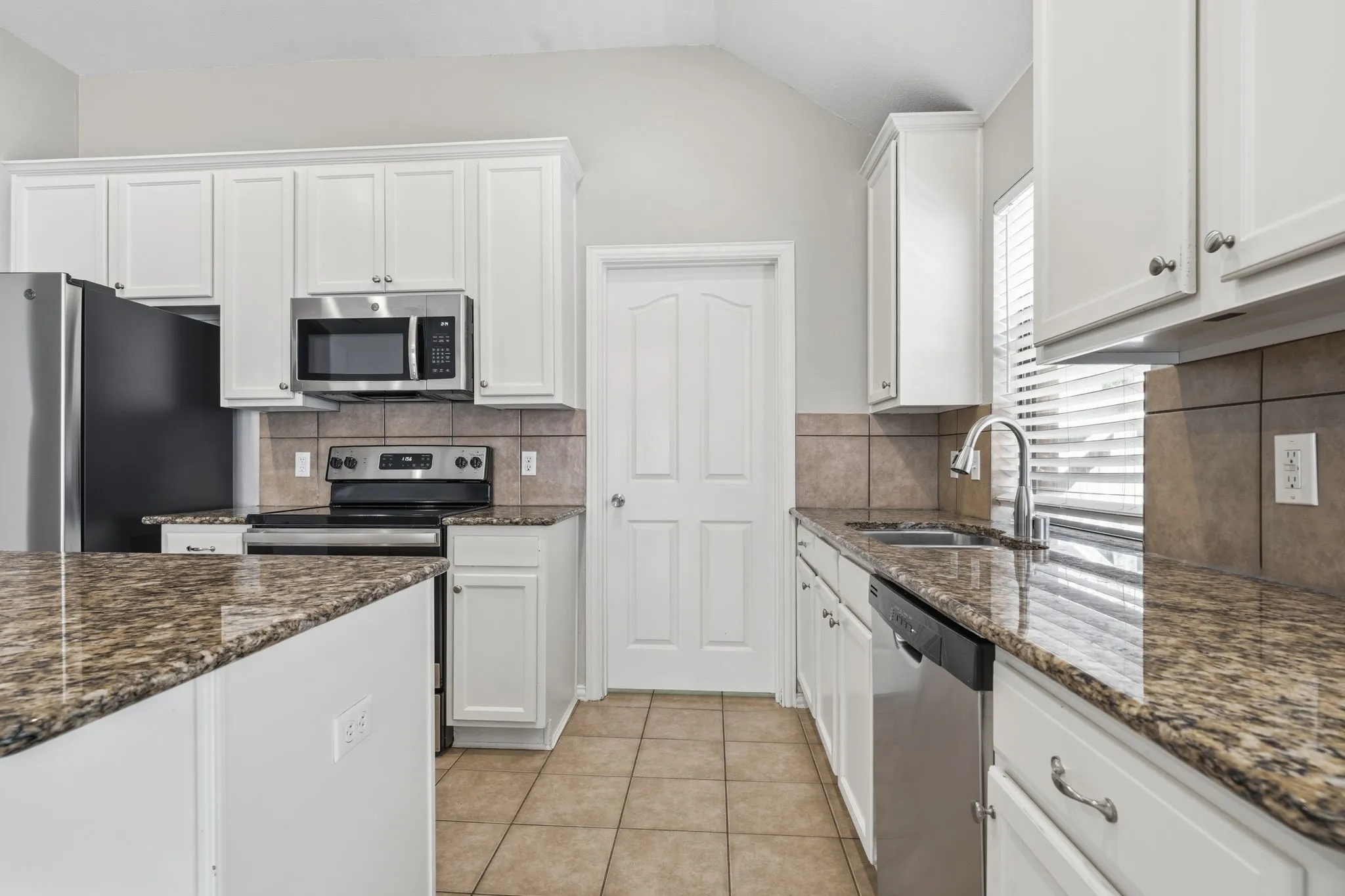 Single Family Residence For Sale in Tarrant County , 636 Brooks Street, Crowley, Texas 76036, 4 Bedroom, 2 Bathroom, 2 Garage spaces, 2,048 Sqft, built in 2006, mls#21359786, Real Estate Agent in Crowley, Homes For Sale in Tarrant county, Homes For Sale in Crowley, Realtor in Crowley Texas, Real Estate Brokerage Independent Realty Texas, Luminita Cordes Realtor