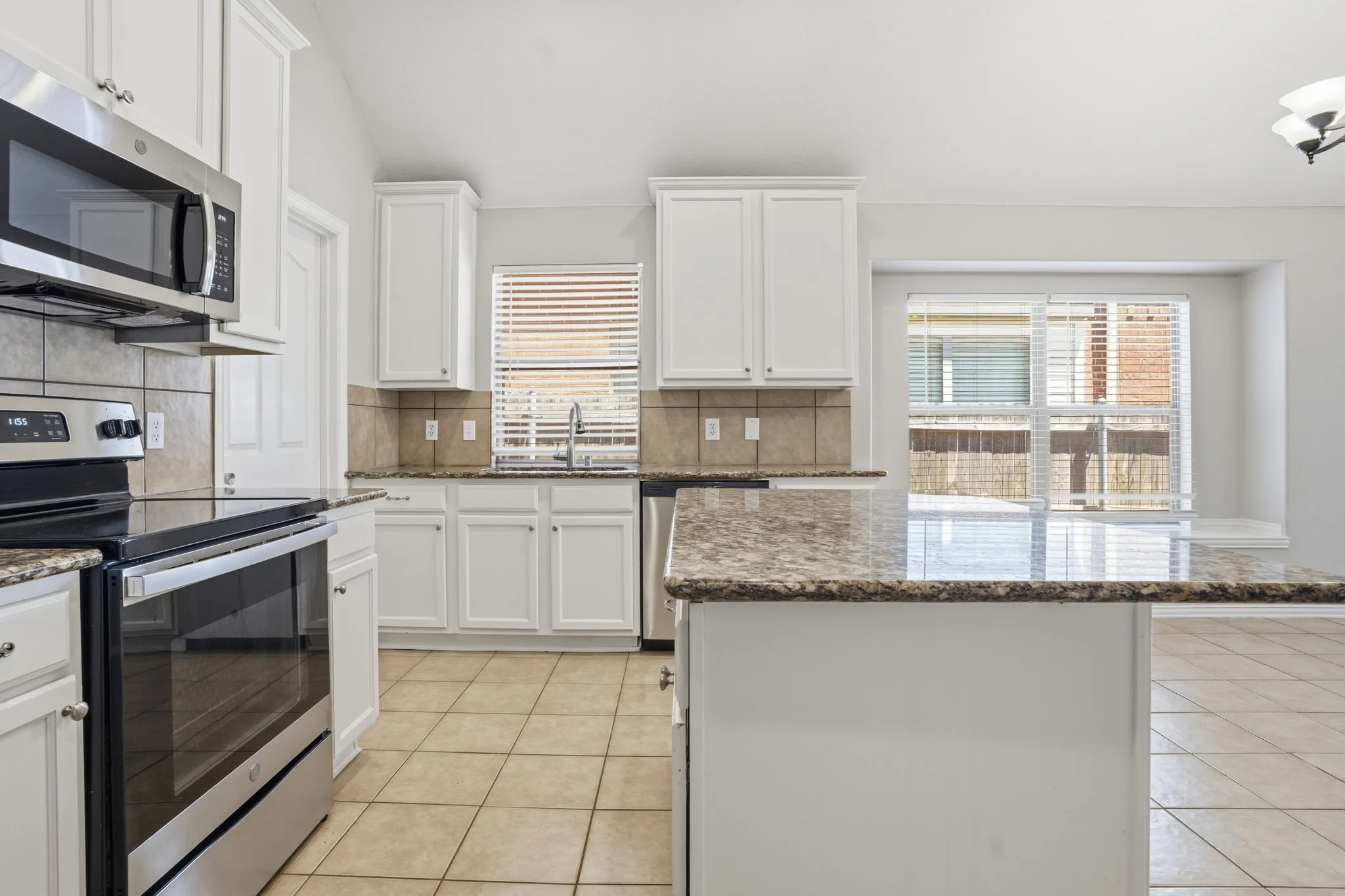 Single Family Residence For Sale in Tarrant County , 636 Brooks Street, Crowley, Texas 76036, 4 Bedroom, 2 Bathroom, 2 Garage spaces, 2,048 Sqft, built in 2006, mls#21359786, Real Estate Agent in Crowley, Homes For Sale in Tarrant county, Homes For Sale in Crowley, Realtor in Crowley Texas, Real Estate Brokerage Independent Realty Texas, Luminita Cordes Realtor