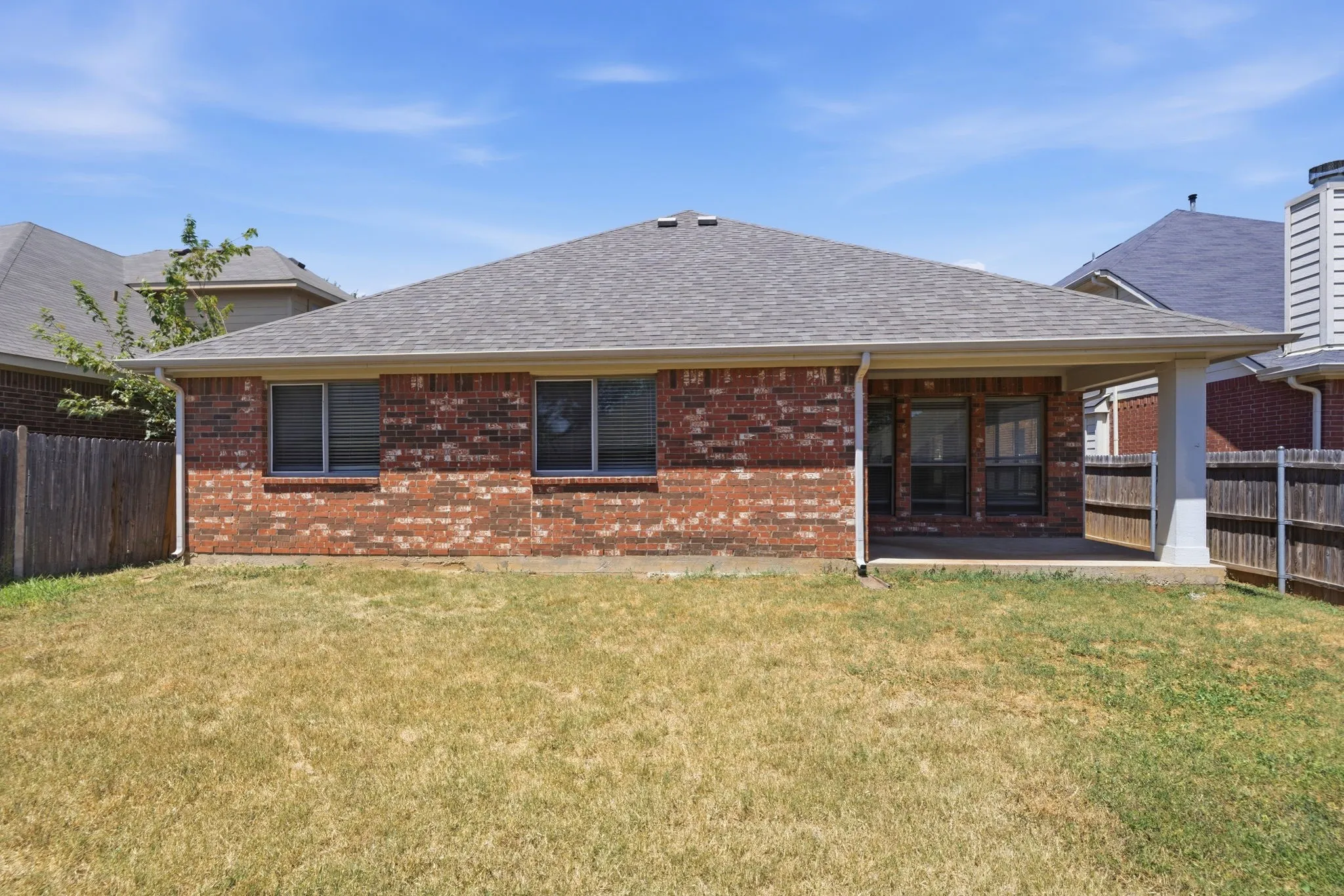 Single Family Residence For Sale in Tarrant County , 636 Brooks Street, Crowley, Texas 76036, 4 Bedroom, 2 Bathroom, 2 Garage spaces, 2,048 Sqft, built in 2006, mls#21359786, Real Estate Agent in Crowley, Homes For Sale in Tarrant county, Homes For Sale in Crowley, Realtor in Crowley Texas, Real Estate Brokerage Independent Realty Texas, Luminita Cordes Realtor