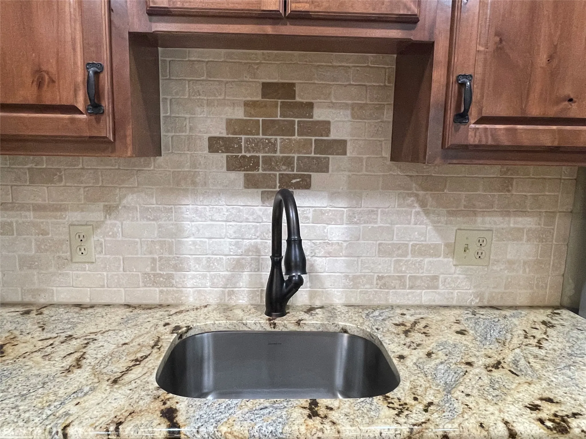 Single Family Residence For Sale in Freestone County , 110 Private Road 749, Donie, Texas 75838, 3 Bedroom, 3 Bathroom, Garage spaces, 2,148 Sqft, built in 1980, Price $725,000, mls#21361699, Real Estate Agent in Donie, Homes For Sale in Freestone county, Homes For Sale in Donie, Realtor in Donie Texas, Real Estate Brokerage Independent Realty Texas, Luminita Cordes Realtor