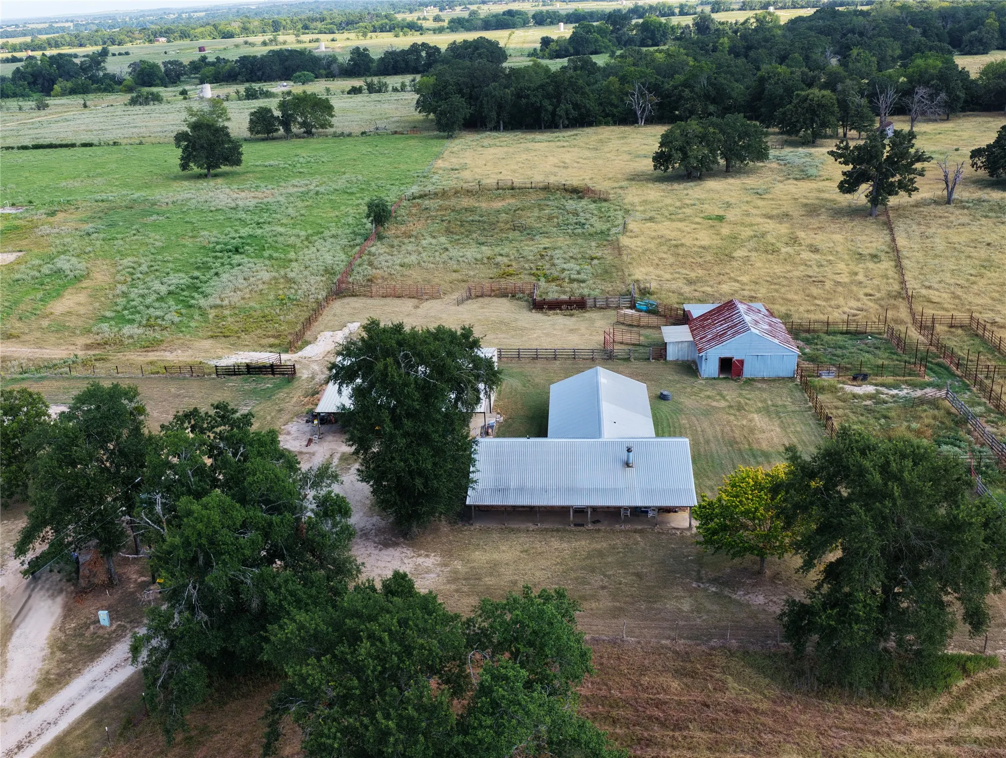 Single Family Residence For Sale in Freestone County , 110 Private Road 749, Donie, Texas 75838, 3 Bedroom, 3 Bathroom, Garage spaces, 2,148 Sqft, built in 1980, Price $725,000, mls#21361699, Real Estate Agent in Donie, Homes For Sale in Freestone county, Homes For Sale in Donie, Realtor in Donie Texas, Real Estate Brokerage Independent Realty Texas, Luminita Cordes Realtor
