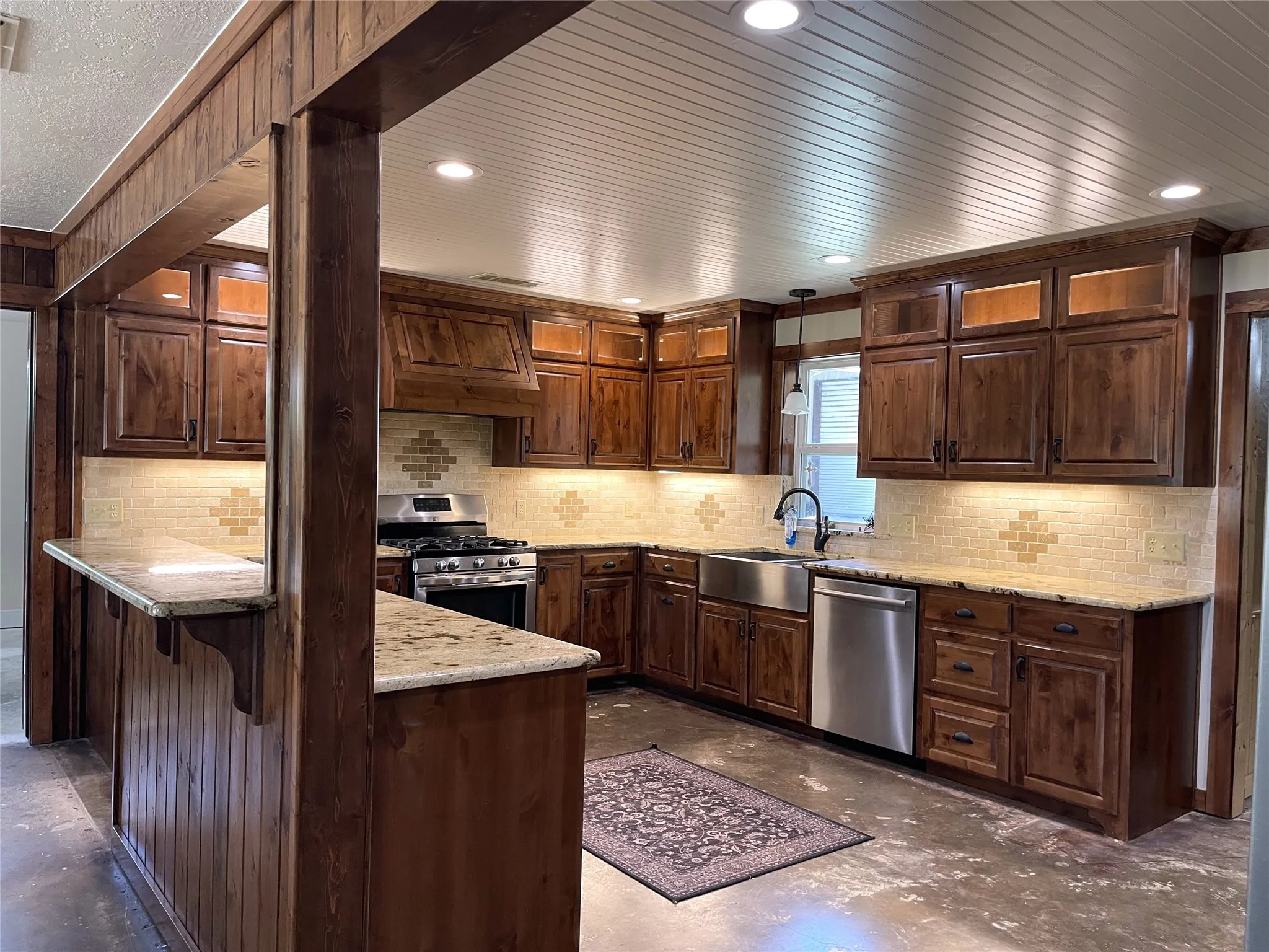 Single Family Residence For Sale in Freestone County , 110 Private Road 749, Donie, Texas 75838, 3 Bedroom, 3 Bathroom, Garage spaces, 2,148 Sqft, built in 1980, Price $725,000, mls#21361699, Real Estate Agent in Donie, Homes For Sale in Freestone county, Homes For Sale in Donie, Realtor in Donie Texas, Real Estate Brokerage Independent Realty Texas, Luminita Cordes Realtor