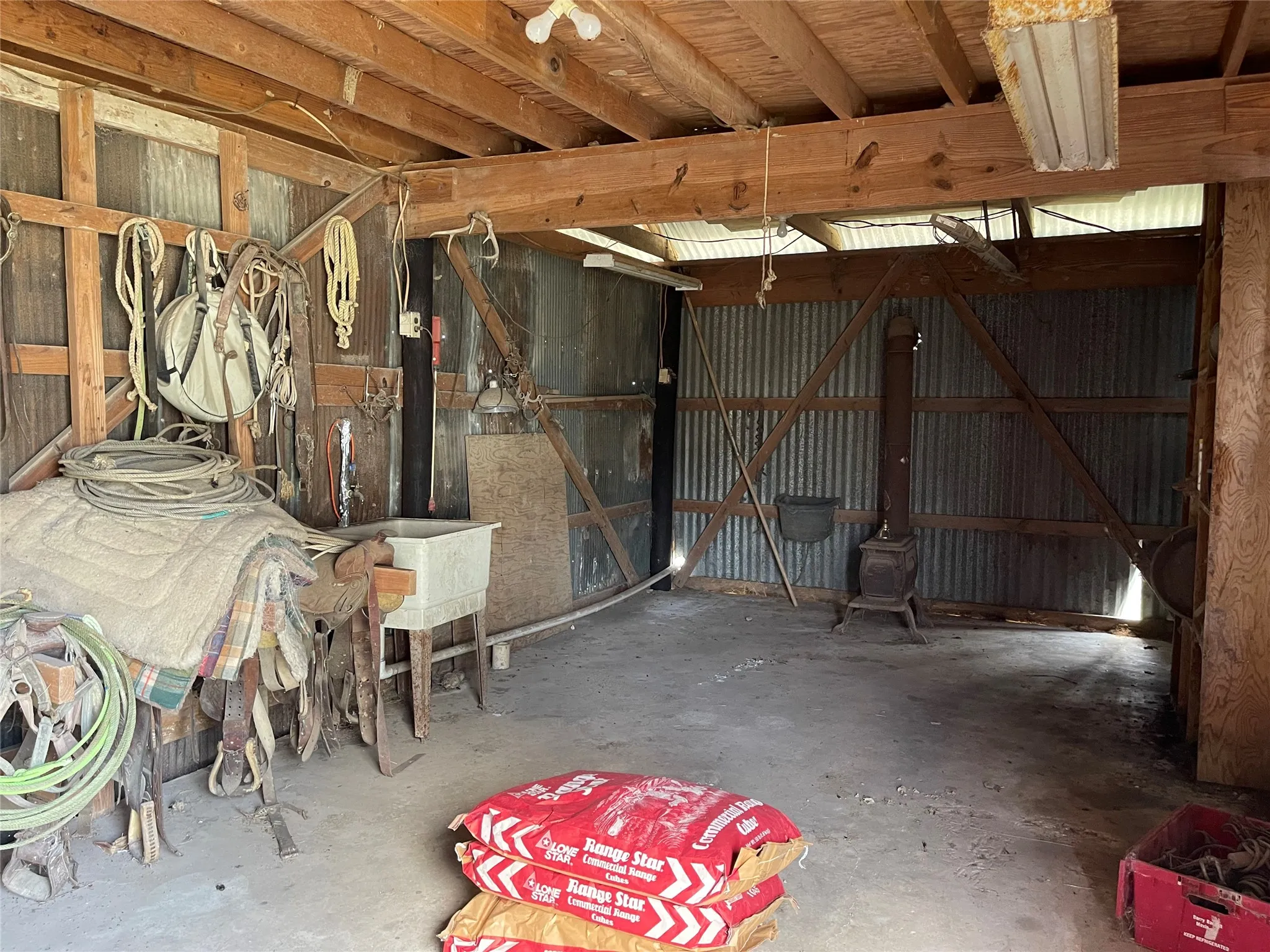 Single Family Residence For Sale in Freestone County , 110 Private Road 749, Donie, Texas 75838, 3 Bedroom, 3 Bathroom, Garage spaces, 2,148 Sqft, built in 1980, Price $725,000, mls#21361699, Real Estate Agent in Donie, Homes For Sale in Freestone county, Homes For Sale in Donie, Realtor in Donie Texas, Real Estate Brokerage Independent Realty Texas, Luminita Cordes Realtor