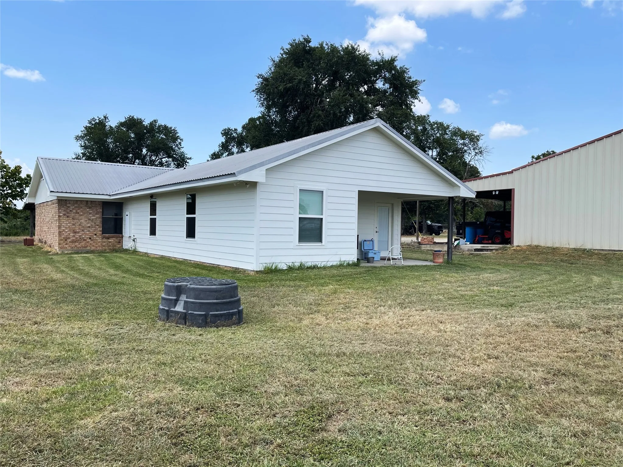 Single Family Residence For Sale in Freestone County , 110 Private Road 749, Donie, Texas 75838, 3 Bedroom, 3 Bathroom, Garage spaces, 2,148 Sqft, built in 1980, Price $725,000, mls#21361699, Real Estate Agent in Donie, Homes For Sale in Freestone county, Homes For Sale in Donie, Realtor in Donie Texas, Real Estate Brokerage Independent Realty Texas, Luminita Cordes Realtor
