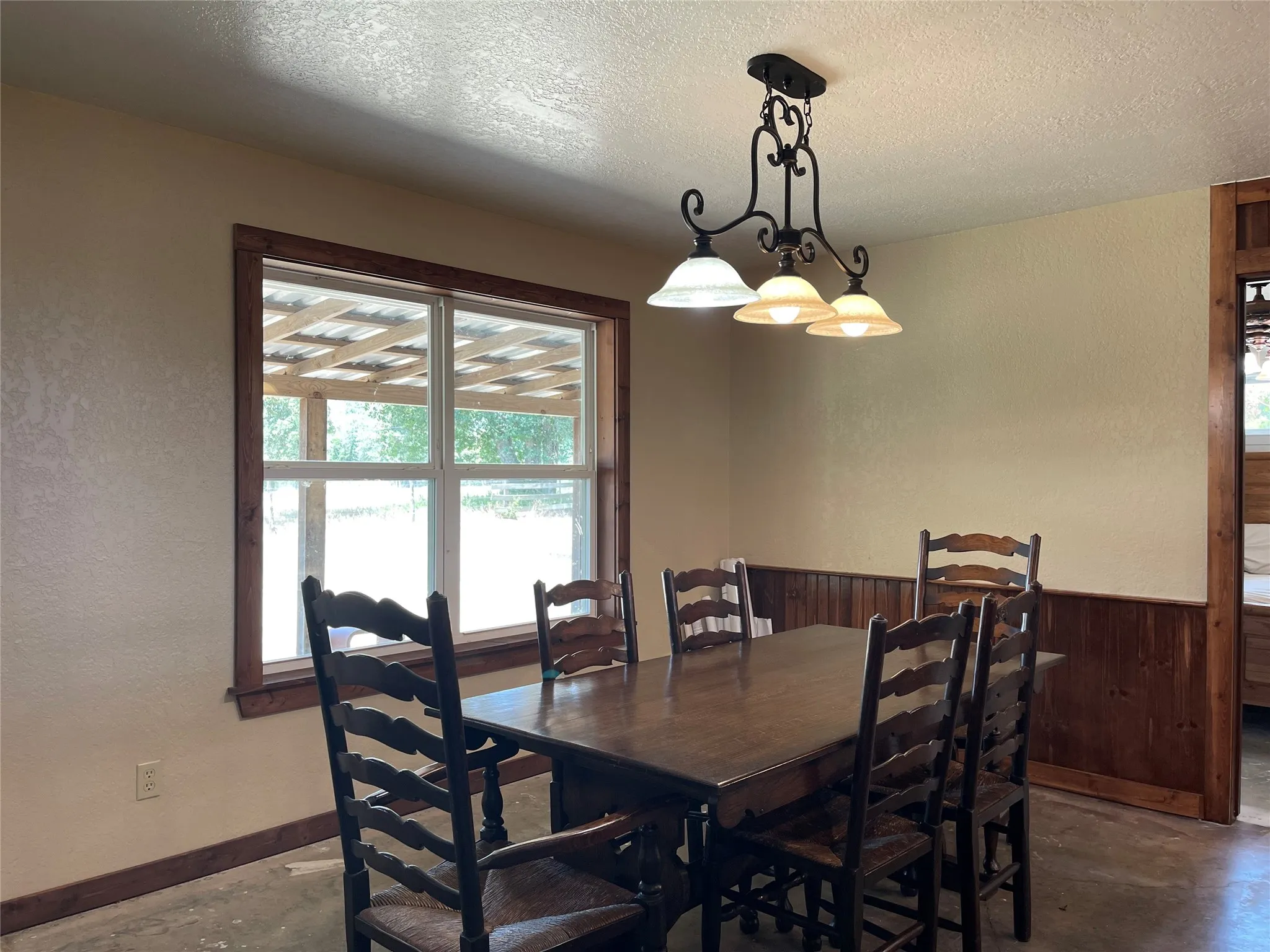 Single Family Residence For Sale in Freestone County , 110 Private Road 749, Donie, Texas 75838, 3 Bedroom, 3 Bathroom, Garage spaces, 2,148 Sqft, built in 1980, Price $725,000, mls#21361699, Real Estate Agent in Donie, Homes For Sale in Freestone county, Homes For Sale in Donie, Realtor in Donie Texas, Real Estate Brokerage Independent Realty Texas, Luminita Cordes Realtor