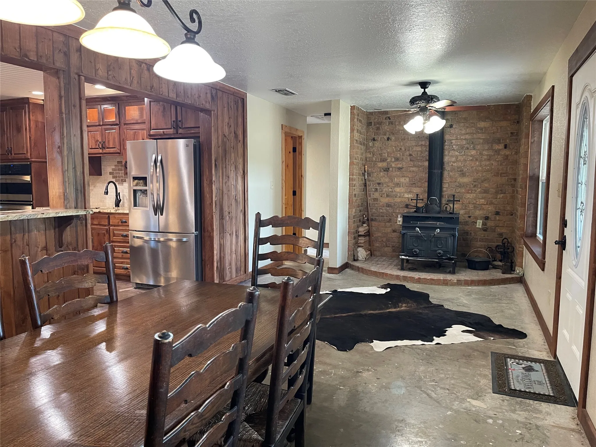 Single Family Residence For Sale in Freestone County , 110 Private Road 749, Donie, Texas 75838, 3 Bedroom, 3 Bathroom, Garage spaces, 2,148 Sqft, built in 1980, Price $725,000, mls#21361699, Real Estate Agent in Donie, Homes For Sale in Freestone county, Homes For Sale in Donie, Realtor in Donie Texas, Real Estate Brokerage Independent Realty Texas, Luminita Cordes Realtor
