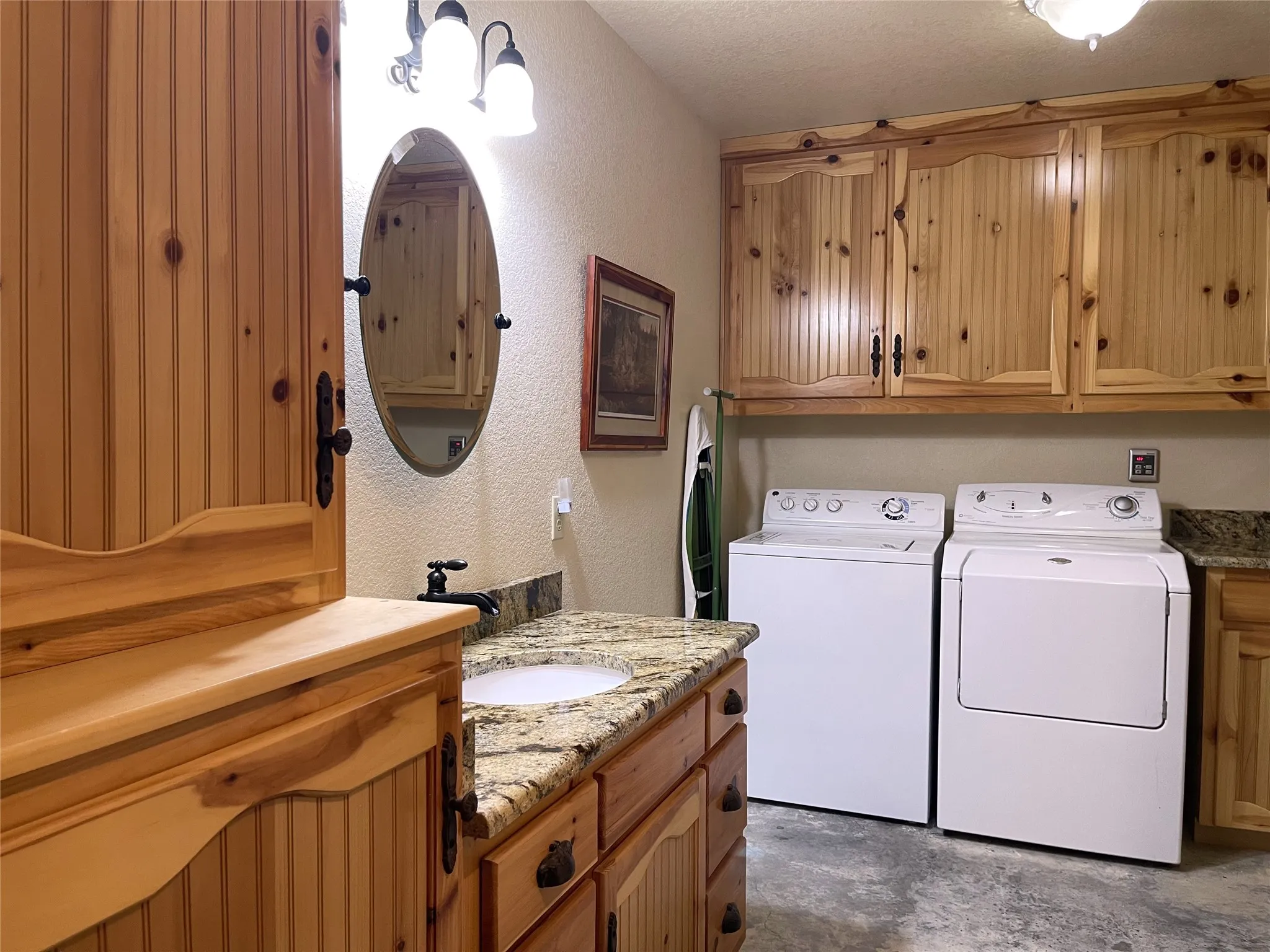 Single Family Residence For Sale in Freestone County , 110 Private Road 749, Donie, Texas 75838, 3 Bedroom, 3 Bathroom, Garage spaces, 2,148 Sqft, built in 1980, Price $725,000, mls#21361699, Real Estate Agent in Donie, Homes For Sale in Freestone county, Homes For Sale in Donie, Realtor in Donie Texas, Real Estate Brokerage Independent Realty Texas, Luminita Cordes Realtor