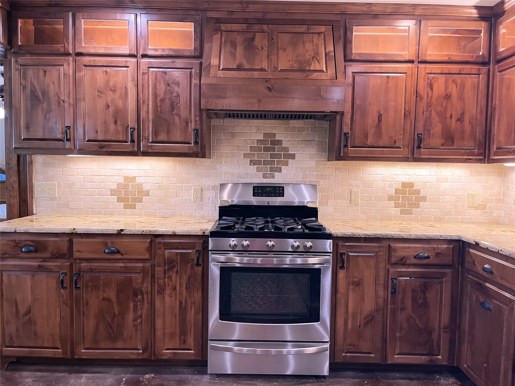 Single Family Residence For Sale in Freestone County , 110 Private Road 749, Donie, Texas 75838, 3 Bedroom, 3 Bathroom, Garage spaces, 2,148 Sqft, built in 1980, Price $725,000, mls#21361699, Real Estate Agent in Donie, Homes For Sale in Freestone county, Homes For Sale in Donie, Realtor in Donie Texas, Real Estate Brokerage Independent Realty Texas, Luminita Cordes Realtor