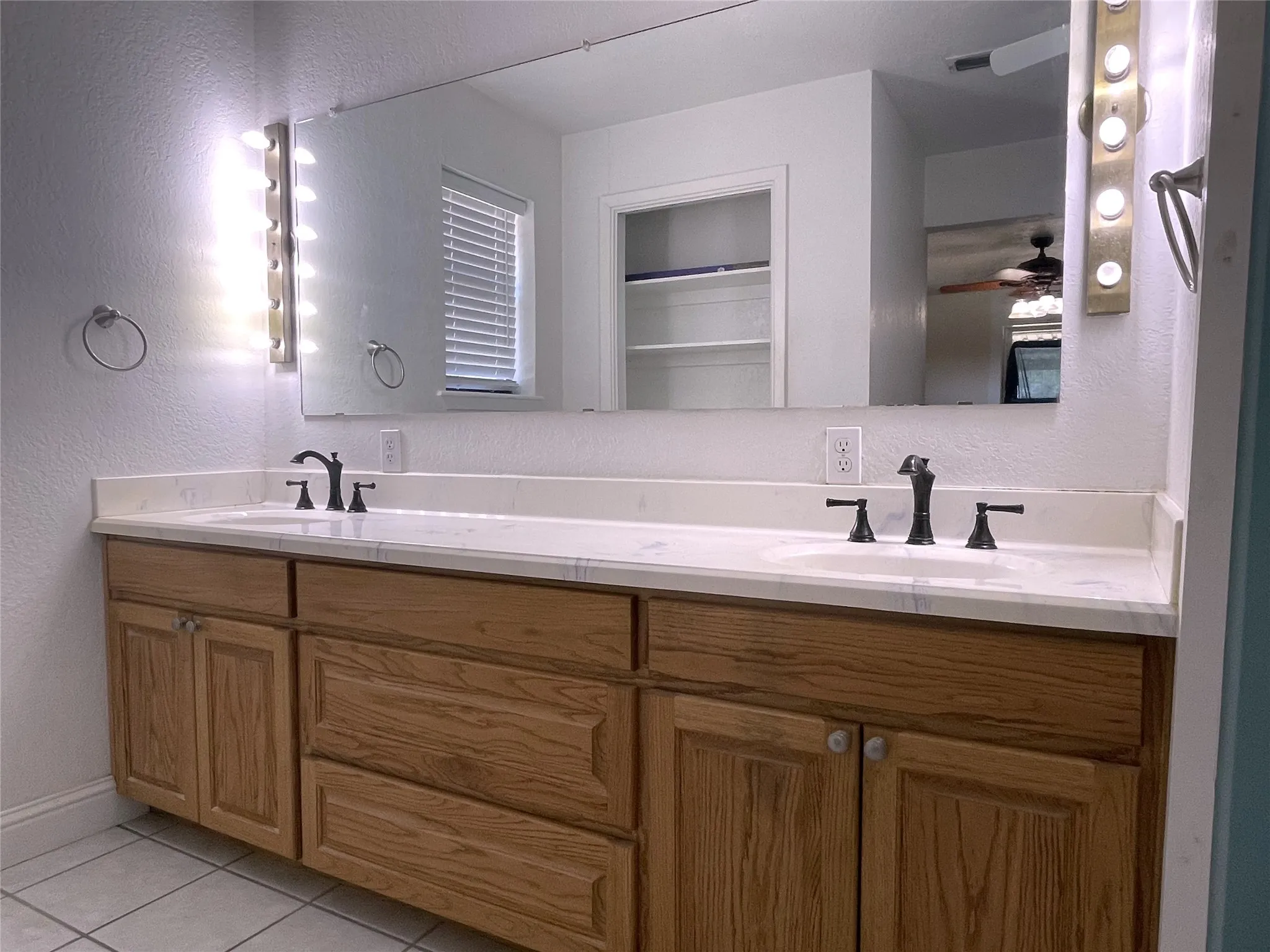 Single Family Residence For Sale in Freestone County , 110 Private Road 749, Donie, Texas 75838, 3 Bedroom, 3 Bathroom, Garage spaces, 2,148 Sqft, built in 1980, Price $725,000, mls#21361699, Real Estate Agent in Donie, Homes For Sale in Freestone county, Homes For Sale in Donie, Realtor in Donie Texas, Real Estate Brokerage Independent Realty Texas, Luminita Cordes Realtor