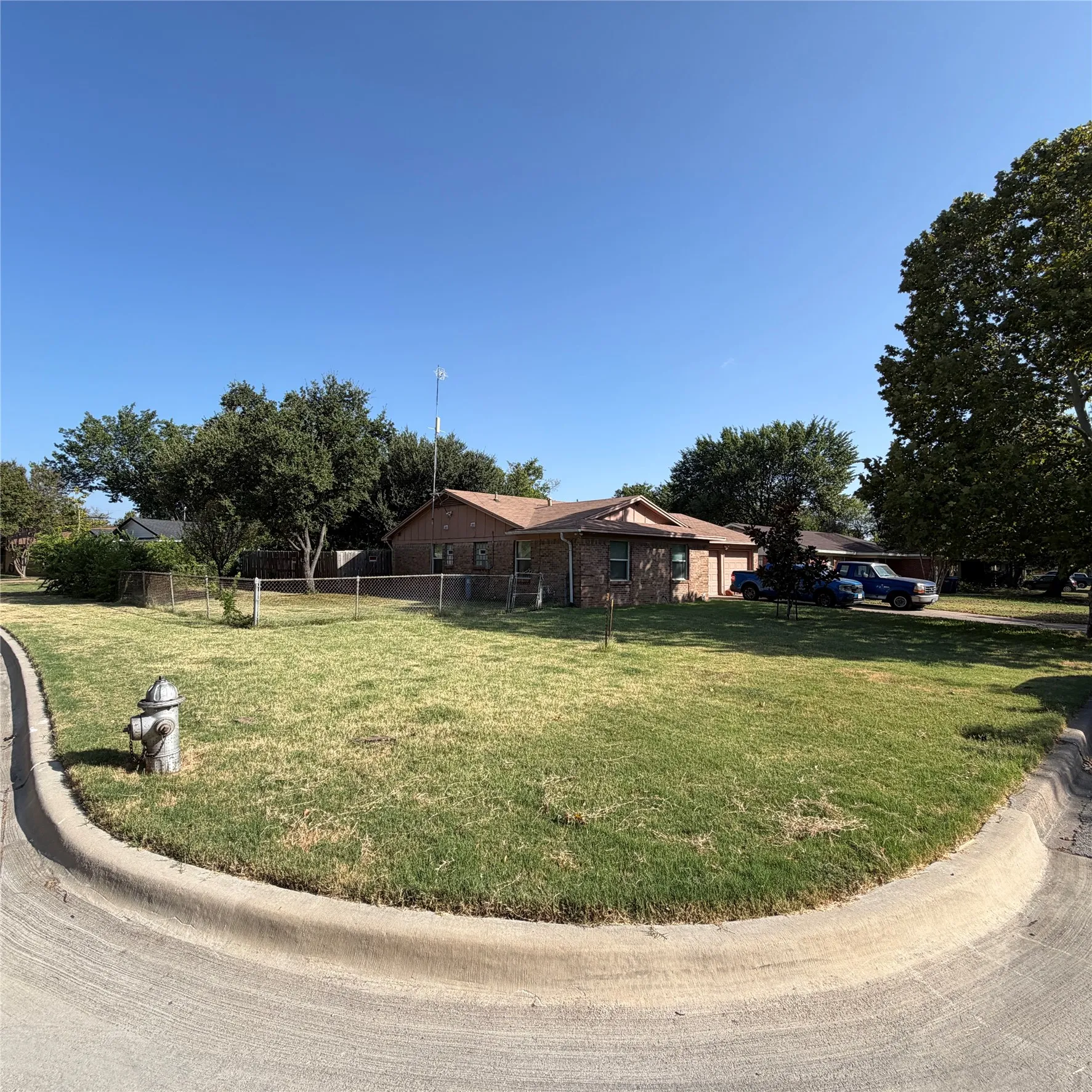 Single Family Residence For Sale in Tarrant County , 5712 Westhaven Drive, Fort Worth, Texas 76132, 3 Bedroom, 2 Bathroom, 2 Garage spaces, 1,511 Sqft, built in 1959, mls#21362777, Real Estate Agent in Fort Worth, Homes For Sale in Tarrant county, Homes For Sale in Fort Worth, Realtor in Fort Worth Texas, Real Estate Brokerage Independent Realty Texas, Luminita Cordes Realtor