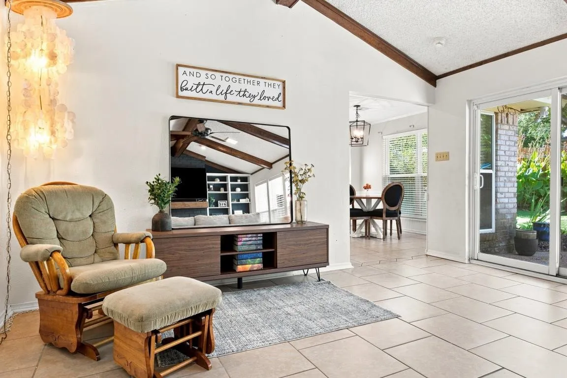 Single Family Residence For Sale in Mc Lennan County , 9909 Forest Shadows Drive, Woodway, Texas 76712, 4 Bedroom, 3 Bathroom, 2 Garage spaces, 2,299 Sqft, built in 1975, mls#21362729, Real Estate Agent in Woodway, Homes For Sale in Mc Lennan county, Homes For Sale in Woodway, Realtor in Woodway Texas, Real Estate Brokerage Independent Realty Texas, Luminita Cordes Realtor