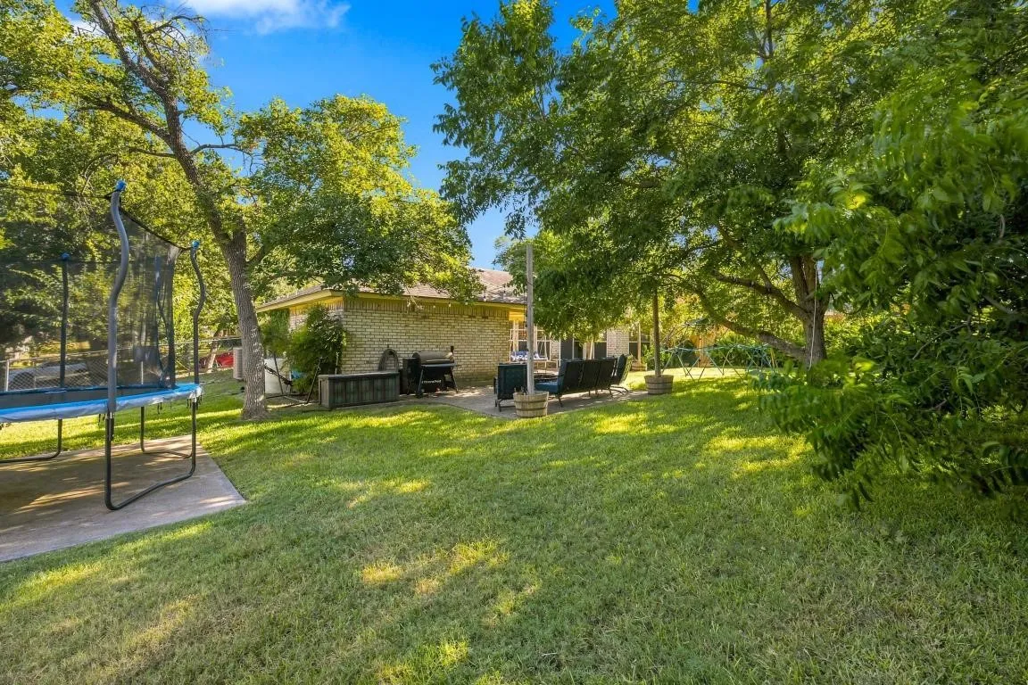 Single Family Residence For Sale in Mc Lennan County , 9909 Forest Shadows Drive, Woodway, Texas 76712, 4 Bedroom, 3 Bathroom, 2 Garage spaces, 2,299 Sqft, built in 1975, mls#21362729, Real Estate Agent in Woodway, Homes For Sale in Mc Lennan county, Homes For Sale in Woodway, Realtor in Woodway Texas, Real Estate Brokerage Independent Realty Texas, Luminita Cordes Realtor