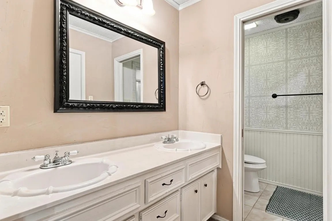 Single Family Residence For Sale in Mc Lennan County , 9909 Forest Shadows Drive, Woodway, Texas 76712, 4 Bedroom, 3 Bathroom, 2 Garage spaces, 2,299 Sqft, built in 1975, mls#21362729, Real Estate Agent in Woodway, Homes For Sale in Mc Lennan county, Homes For Sale in Woodway, Realtor in Woodway Texas, Real Estate Brokerage Independent Realty Texas, Luminita Cordes Realtor