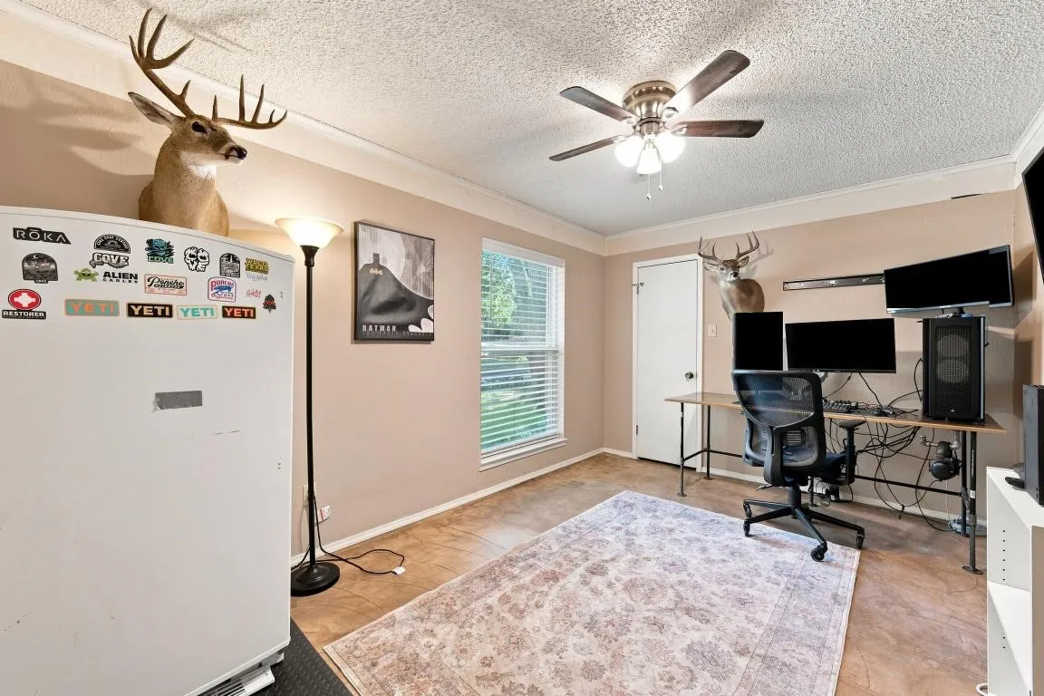 Single Family Residence For Sale in Mc Lennan County , 9909 Forest Shadows Drive, Woodway, Texas 76712, 4 Bedroom, 3 Bathroom, 2 Garage spaces, 2,299 Sqft, built in 1975, mls#21362729, Real Estate Agent in Woodway, Homes For Sale in Mc Lennan county, Homes For Sale in Woodway, Realtor in Woodway Texas, Real Estate Brokerage Independent Realty Texas, Luminita Cordes Realtor