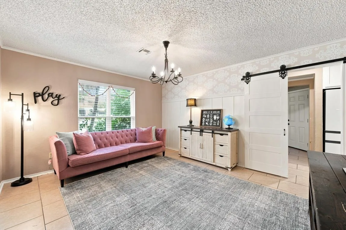 Single Family Residence For Sale in Mc Lennan County , 9909 Forest Shadows Drive, Woodway, Texas 76712, 4 Bedroom, 3 Bathroom, 2 Garage spaces, 2,299 Sqft, built in 1975, mls#21362729, Real Estate Agent in Woodway, Homes For Sale in Mc Lennan county, Homes For Sale in Woodway, Realtor in Woodway Texas, Real Estate Brokerage Independent Realty Texas, Luminita Cordes Realtor